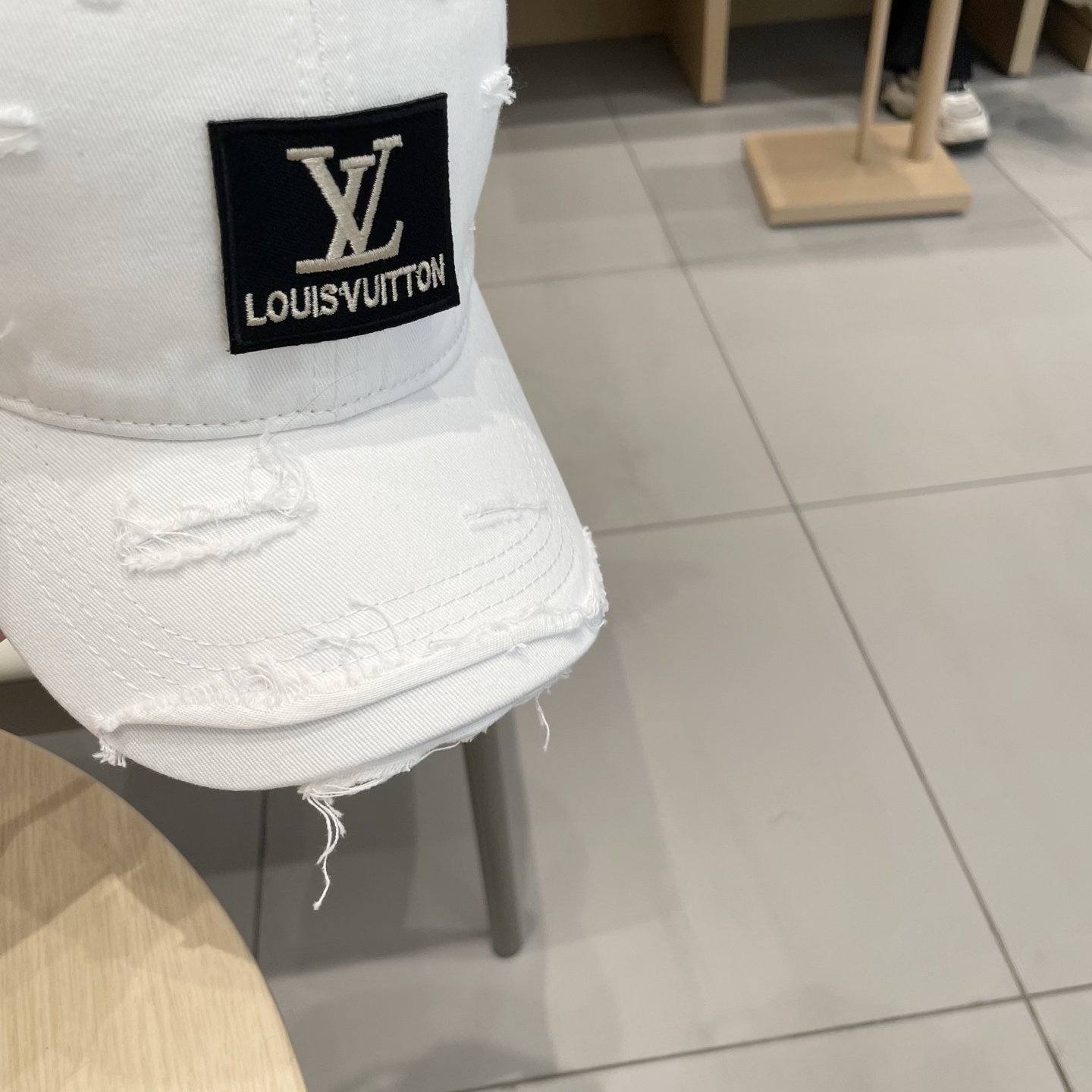   Lv路易威登  2025新款上架💙💙 今年赛琳家每款帽子都想拥有～
设计轻易休闲时髦又带高级感
超好