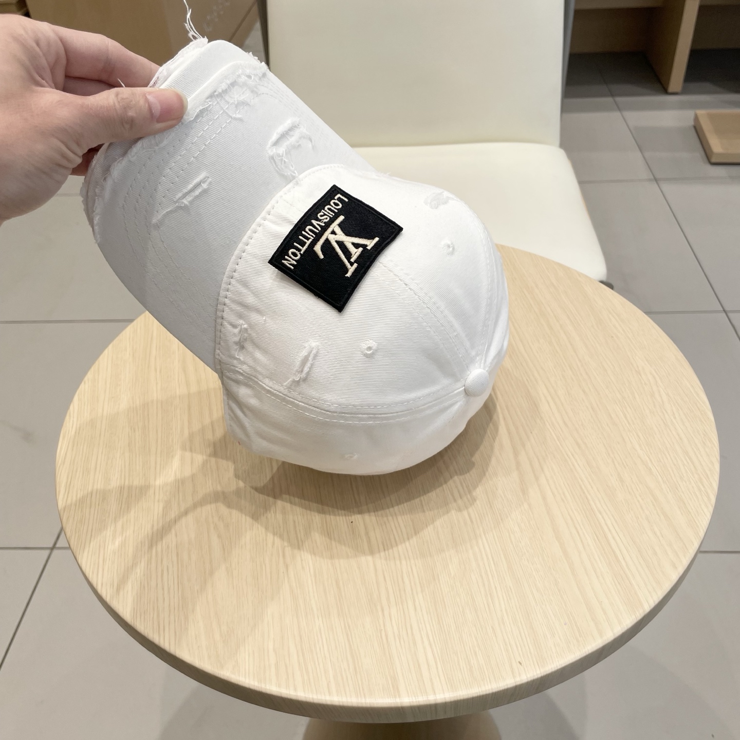   Lv路易威登  2025新款上架💙💙 今年赛琳家每款帽子都想拥有～
设计轻易休闲时髦又带高级感
超好