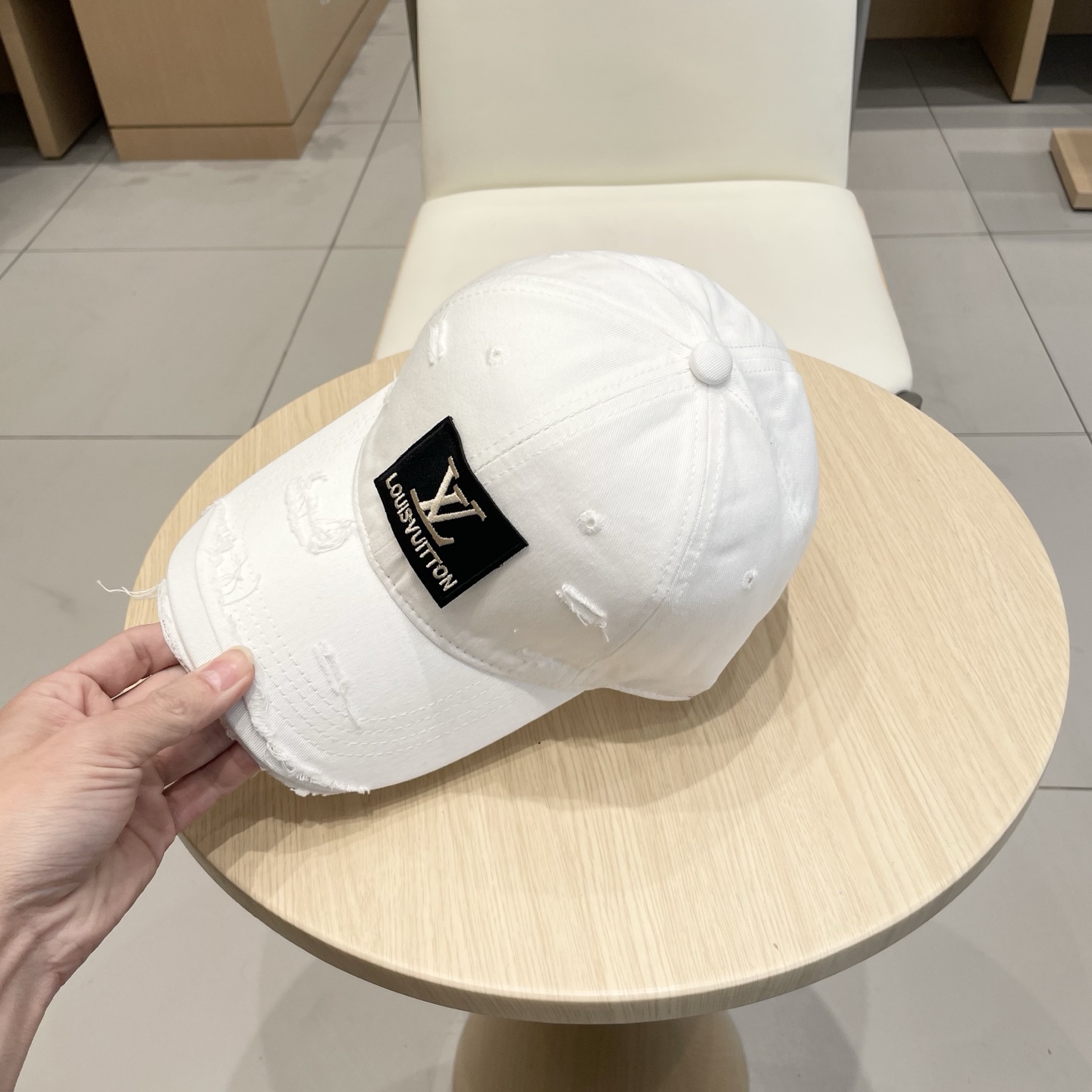   Lv路易威登  2025新款上架💙💙 今年赛琳家每款帽子都想拥有～
设计轻易休闲时髦又带高级感
超好