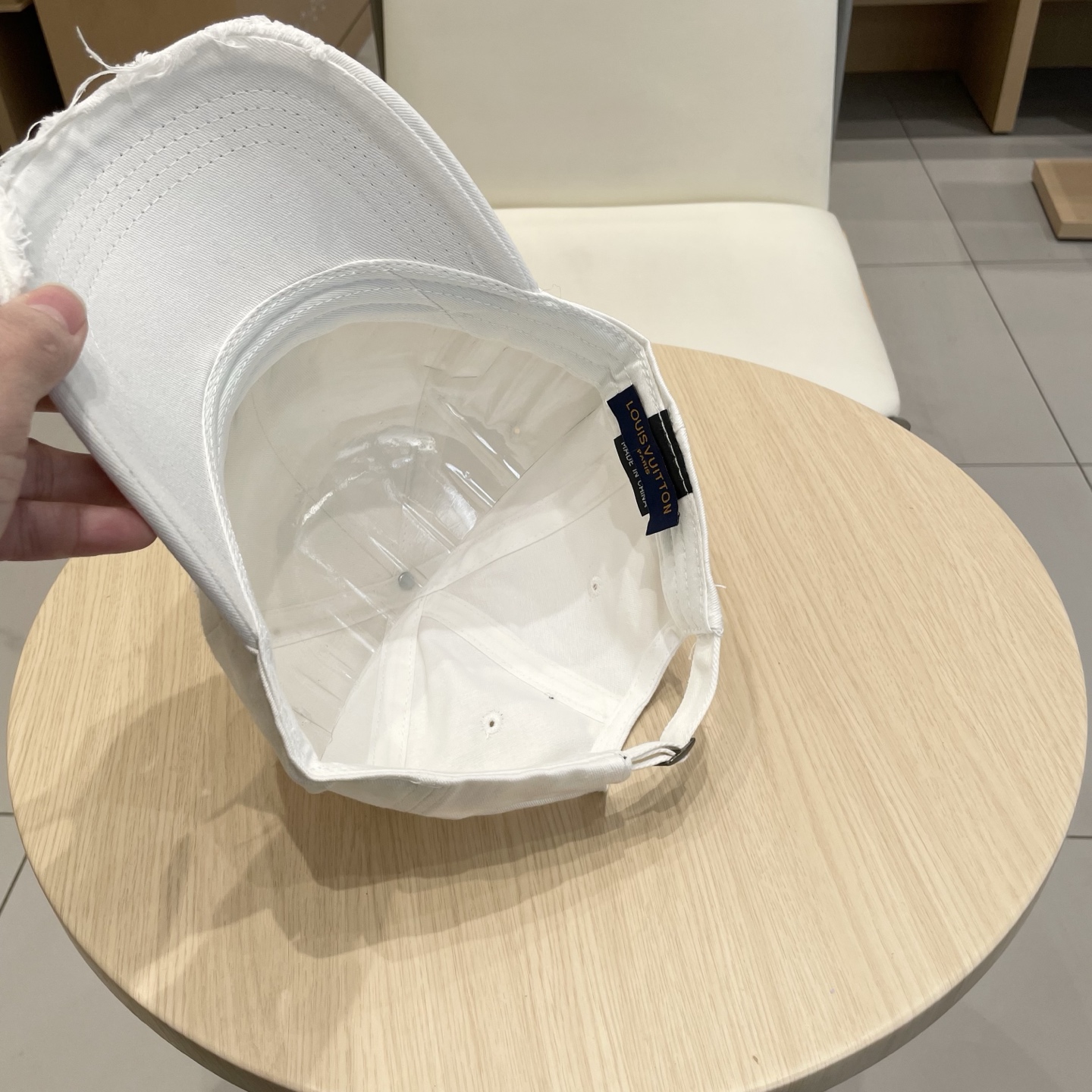   Lv路易威登  2025新款上架💙💙 今年赛琳家每款帽子都想拥有～
设计轻易休闲时髦又带高级感
超好