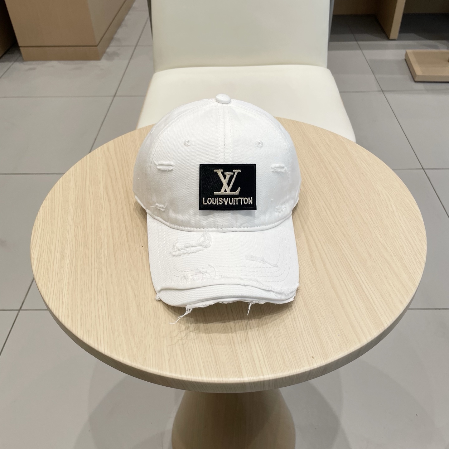   Lv路易威登  2025新款上架💙💙 今年赛琳家每款帽子都想拥有～
设计轻易休闲时髦又带高级感
超好