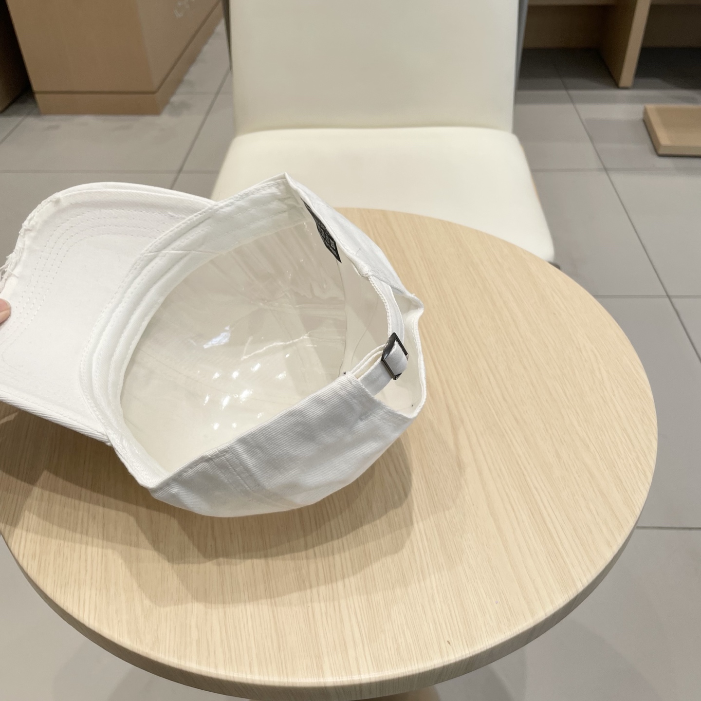   Lv路易威登  2025新款上架💙💙 今年赛琳家每款帽子都想拥有～
设计轻易休闲时髦又带高级感
超好