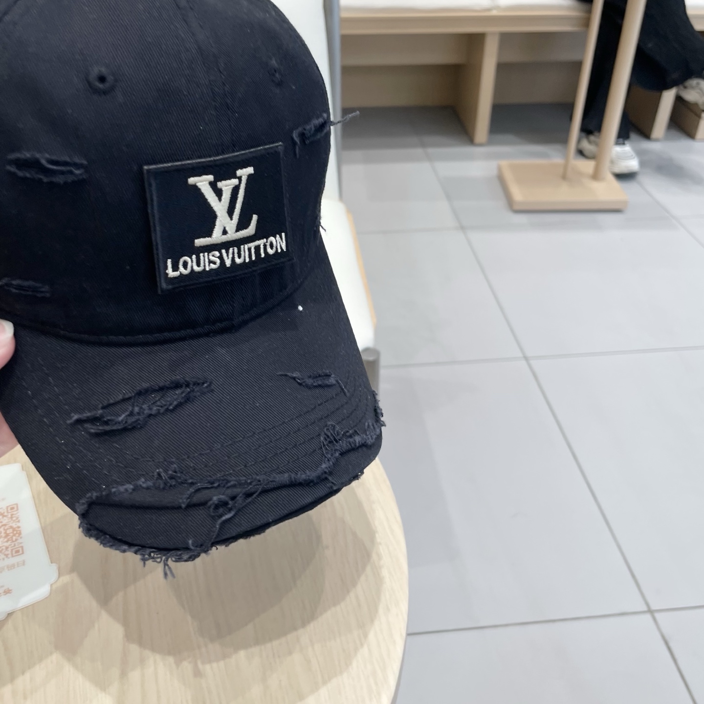   Lv路易威登  2025新款上架💙💙 今年赛琳家每款帽子都想拥有～
设计轻易休闲时髦又带高级感
超好