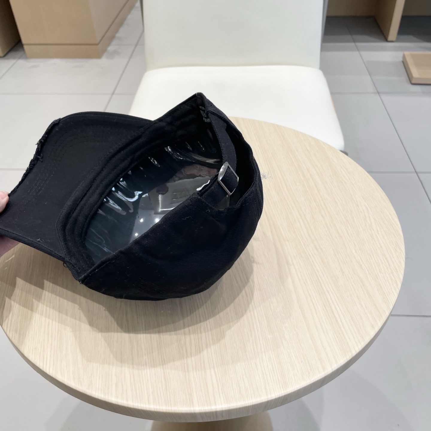   Lv路易威登  2025新款上架💙💙 今年赛琳家每款帽子都想拥有～
设计轻易休闲时髦又带高级感
超好