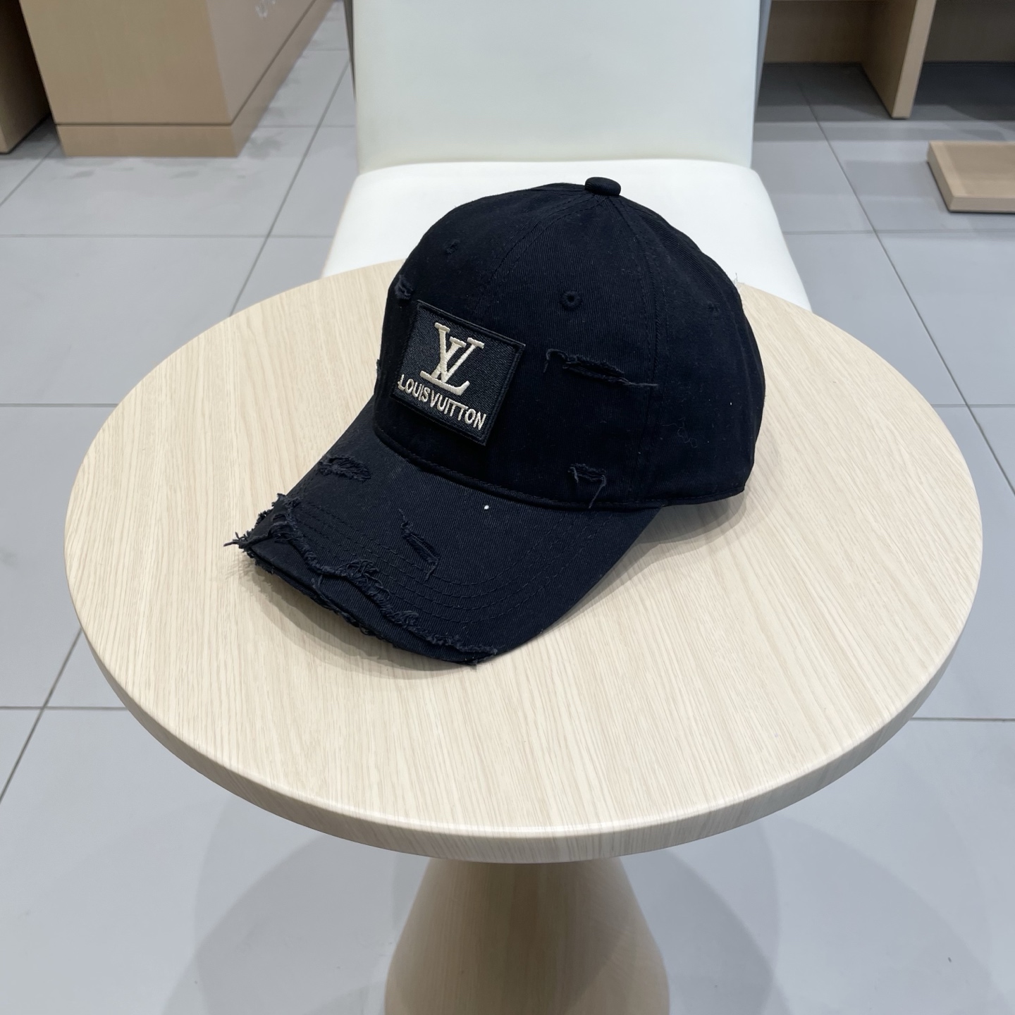   Lv路易威登  2025新款上架💙💙 今年赛琳家每款帽子都想拥有～
设计轻易休闲时髦又带高级感
超好