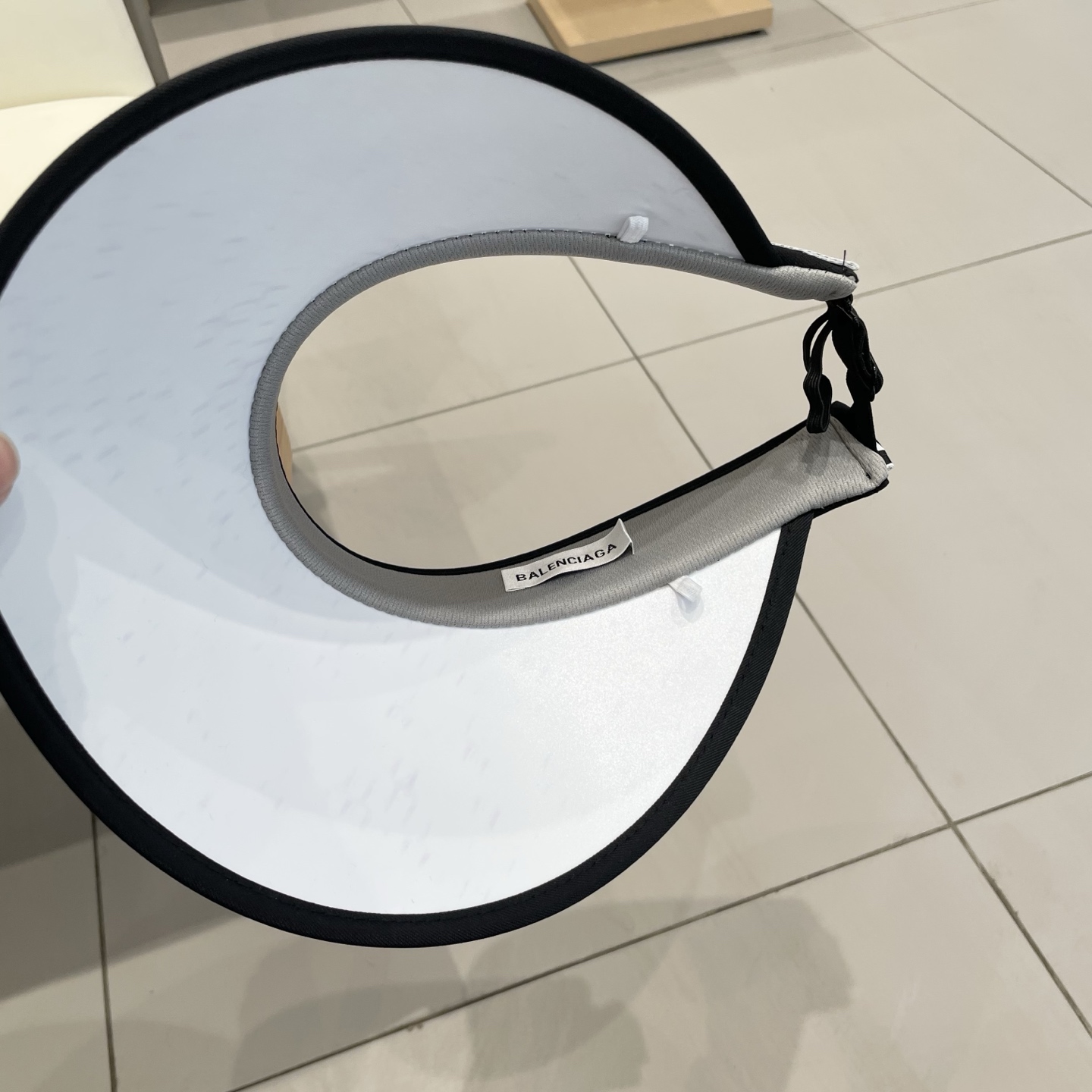  最新巴黎世家BALENCIAGA，空顶遮阳帽，最好品质的，休闲大方，大家自己对比哦