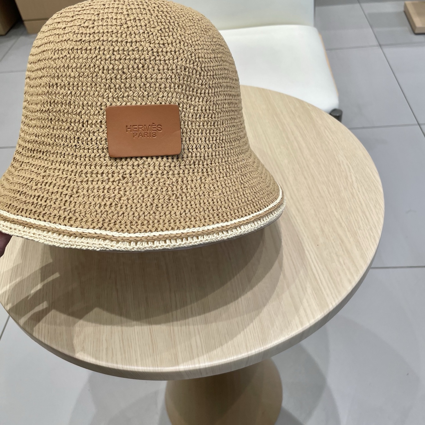   爱马仕Hermes手工编织盆帽遮阳防晒帽子女韩版镂空透气夏季可折叠显脸小渔夫帽