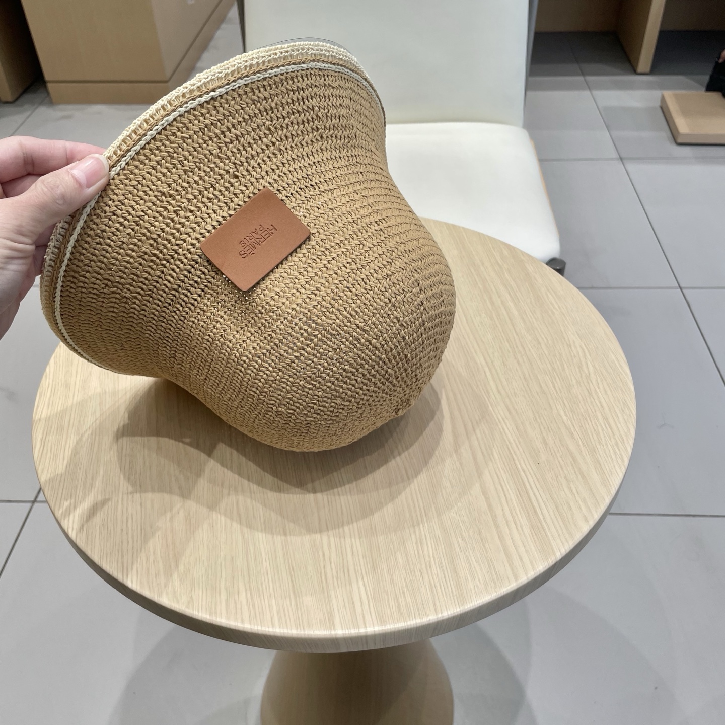   爱马仕Hermes手工编织盆帽遮阳防晒帽子女韩版镂空透气夏季可折叠显脸小渔夫帽