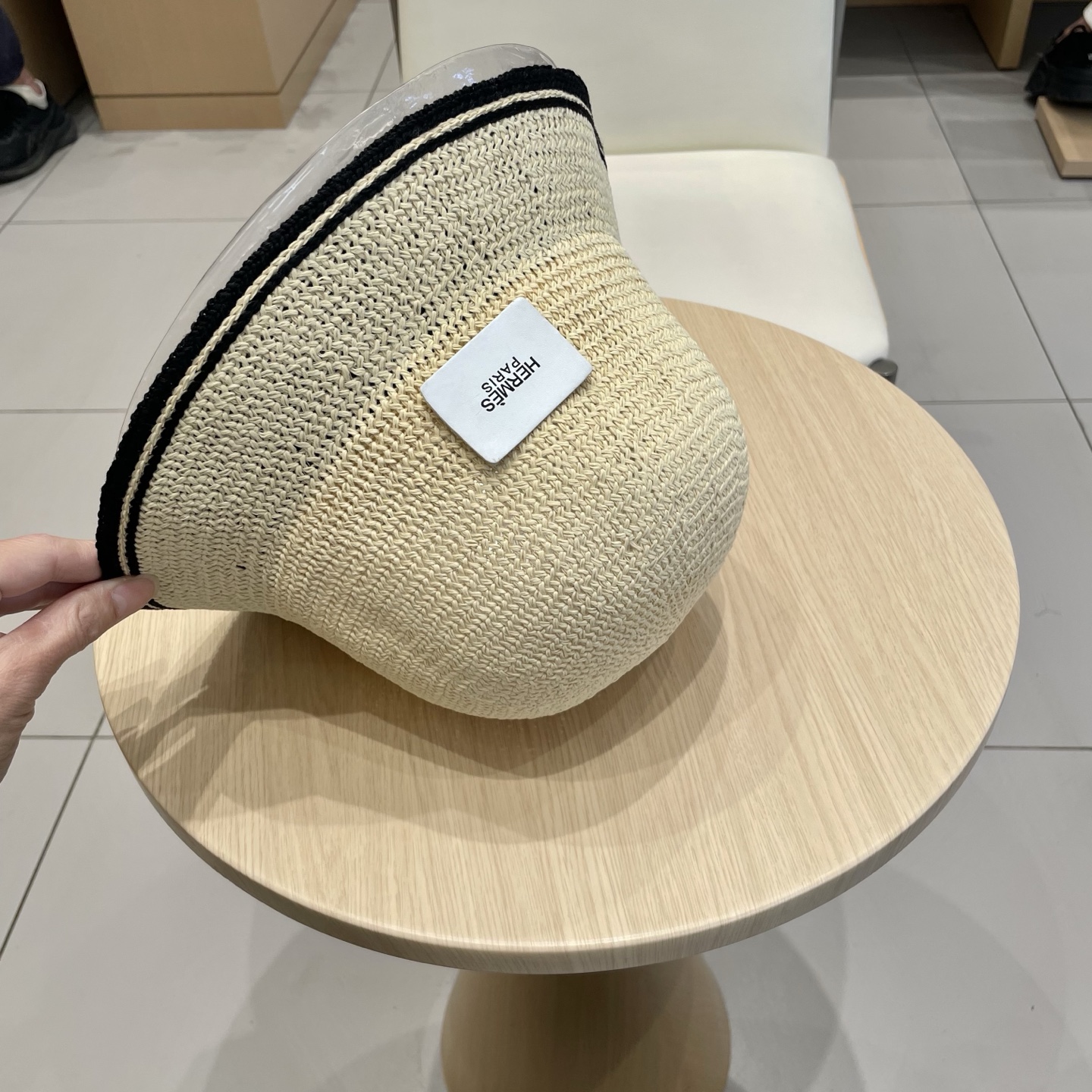   爱马仕Hermes手工编织盆帽遮阳防晒帽子女韩版镂空透气夏季可折叠显脸小渔夫帽