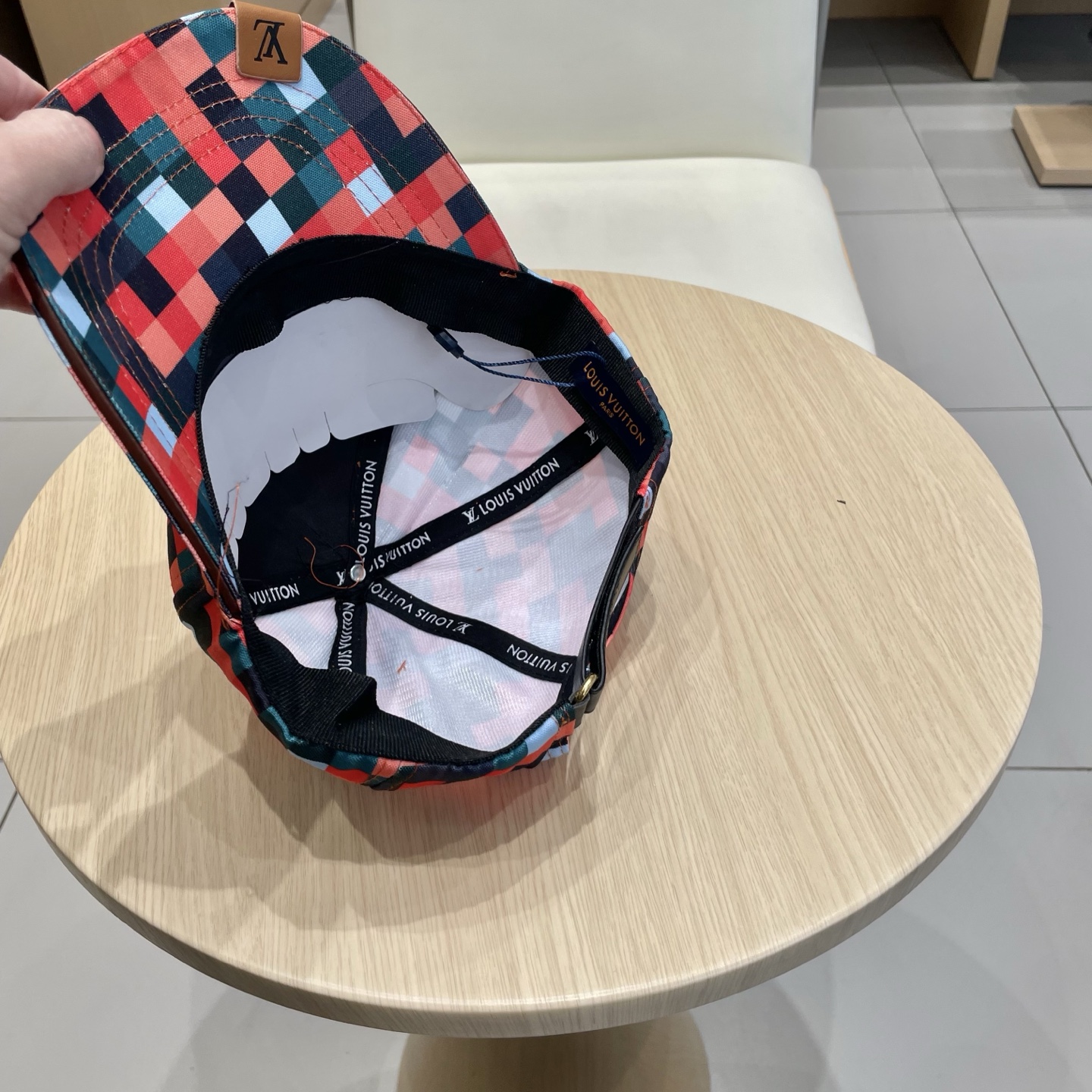  🧢路易威登lv棒球帽 LouisVuitton😍新款重工打造♥️高端大气，百搭款🤗男女通用！