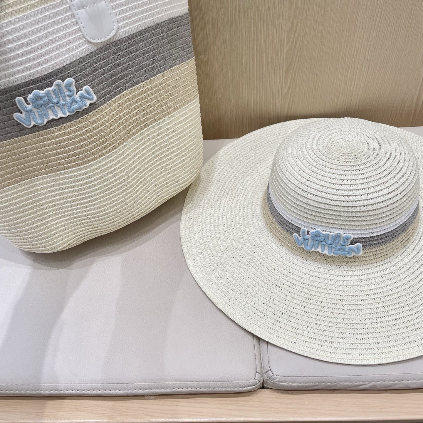 NO:230126,Louis Vuitton Two-piece Summer Straw Bag Set Large-brimmed Striped Straw Hat and Straw Bag Set Tote Handbag Hat Straw Hat Fisherman's Hat Baseball Cap, Hats, louis vuitton, louis vuitton, espadrilles, espadrilles, hats19860909路易威登LouisVuitton两件套夏季草编包套装大檐条纹草帽和草编包包套装托特手提包帽子草帽渔夫帽棒球帽,帽子,louis vuitton,louis vuitton,espadrilles,espadrilles,hats,hat