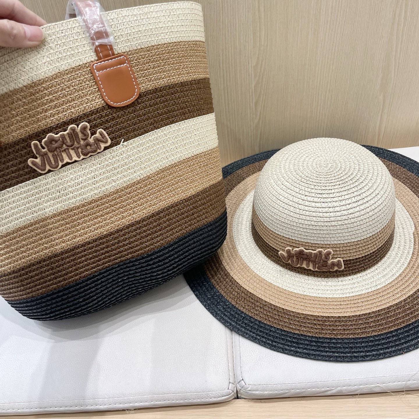 NO:230130,Louis Vuitton Two-piece Summer Straw Bag Set Large-brimmed Striped Straw Hat and Straw Bag Set Tote Handbag Hat Straw Hat Fisherman's Hat Baseball Cap, Hats, louis vuitton, louis vuitton, espadrilles, espadrilles, hats19860909路易威登LouisVuitton两件套夏季草编包套装大檐条纹草帽和草编包包套装托特手提包帽子草帽渔夫帽棒球帽,帽子,louis vuitton,louis vuitton,espadrilles,espadrilles,hats,hat