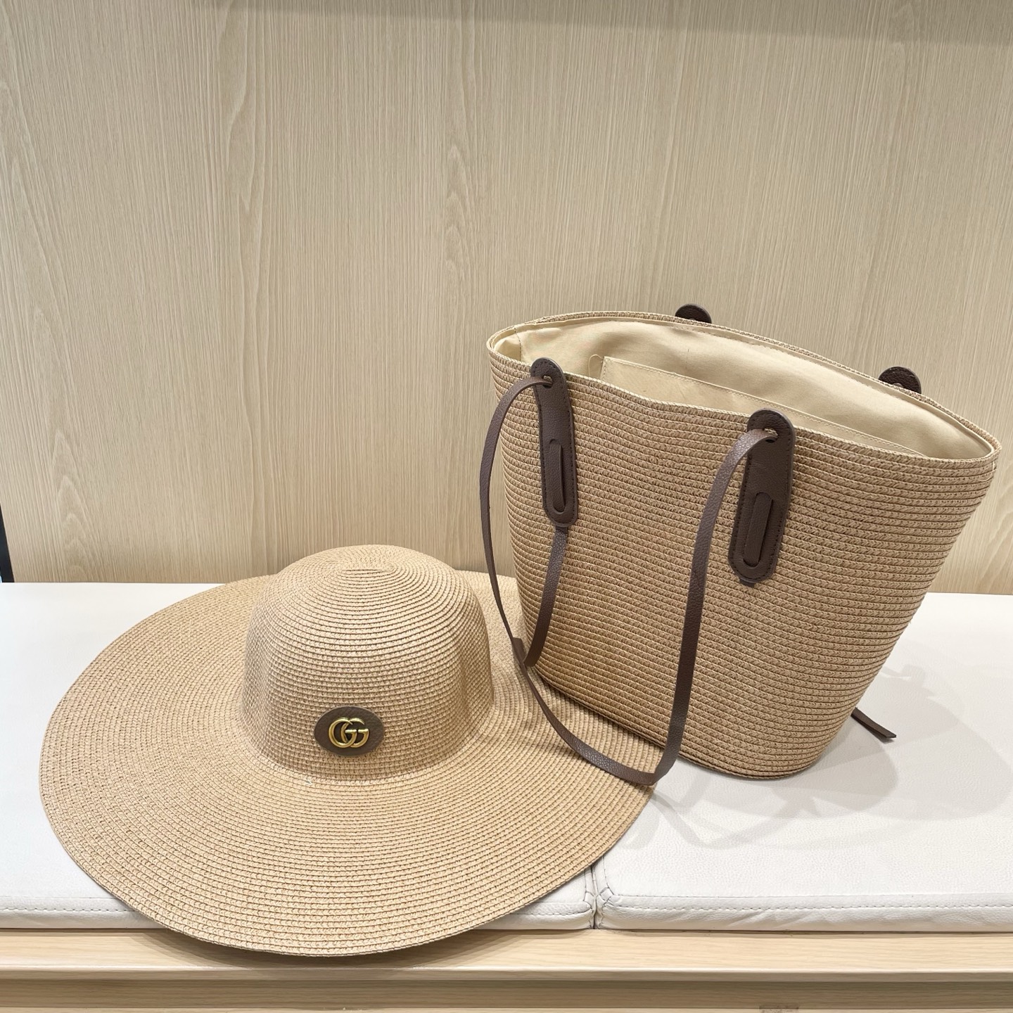 NO:229991,Gucci 2025 new two-piece set retro tote bag women's summer season straw woven bag versatile large capacity straw hat combination set trend hat straw hat fisherman hat baseball hat, hat, gucci, espadrilles, espadrilles, totes, hats19860909Gucci古奇2025新款两件套复古托特包包女夏森系草编包百搭大容量草帽组合套装潮流帽子草帽渔夫帽棒球帽,帽子,gucci,espadrilles,espadrilles,totes,hats,hat