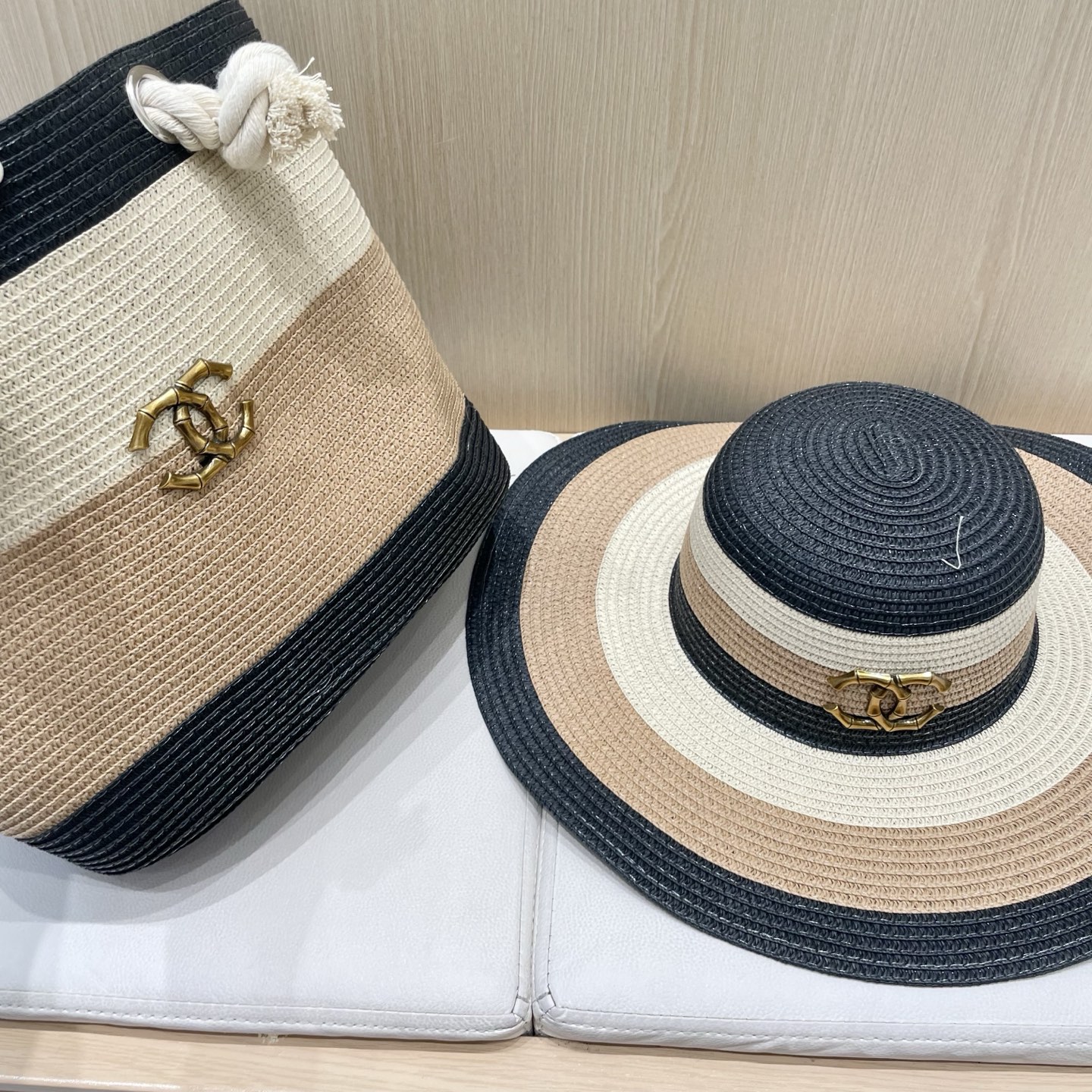 NO:229995,Chanel Chanel two-piece hat bag new style braided bag fashion one-shoulder women's bag open cotton rope straw woven bag casual beach bag hat straw hat fisherman hat baseball hat, hat, chanel, chanel, espadrilles, espadrilles, hats19860909Chanel香奈儿两件套帽子包包新款编织包时尚单肩女包敞口棉绳草编包休闲沙滩包帽子草帽渔夫帽棒球帽,帽子,chanel,chanel,espadrilles,espadrilles,hats,hat