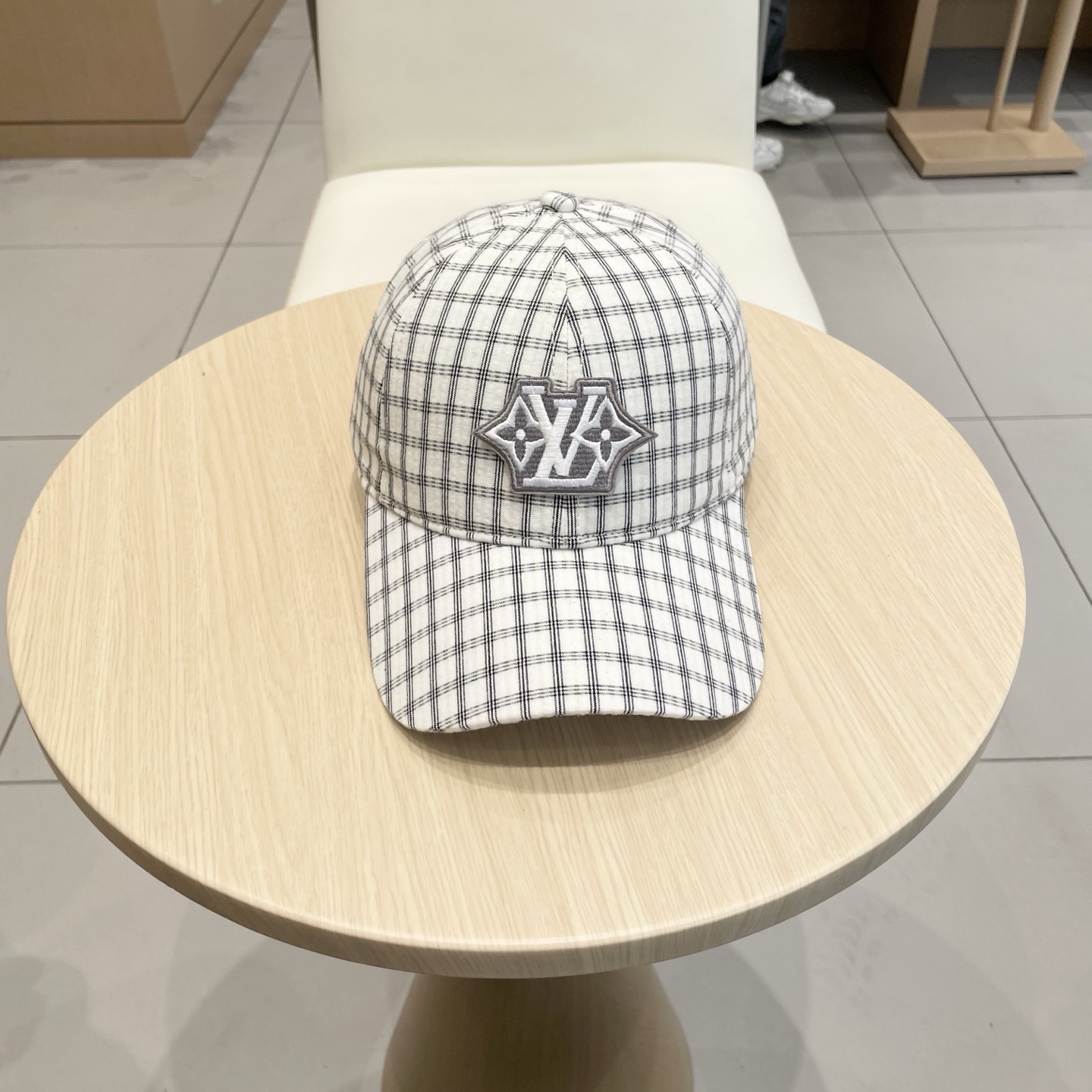 NO:348042,lv Louis Vuitton small plaid letter embroidered baseball cap Han Bai universal navy casual baseball cap 2025 spring and summer new men's and women's hats straw hat fisherman's hat baseball cap, hats, louis vuitton, louis vuitton, espadrilles, hatslv路易威登小格子字母刺绣棒球帽韩柏百搭藏青色休闲鸭舌帽2025春夏新款男女帽子草帽渔夫帽棒球帽,帽子,louis vuitton,louis vuitton,espadrilles,hats,hat