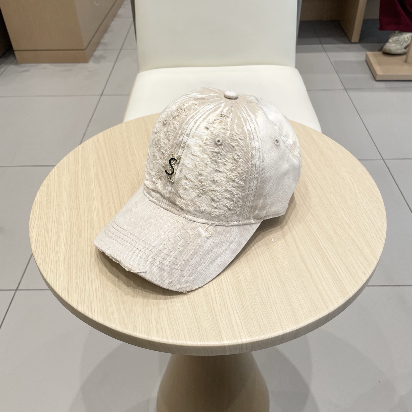  圣罗兰棒球帽女2025新款高品质磨毛破洞百搭水洗棉潮牌鸭舌帽显脸小