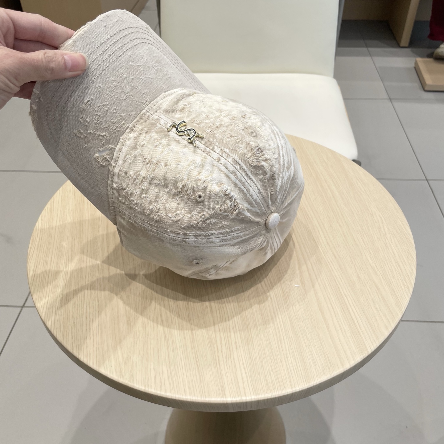  圣罗兰棒球帽女2025新款高品质磨毛破洞百搭水洗棉潮牌鸭舌帽显脸小