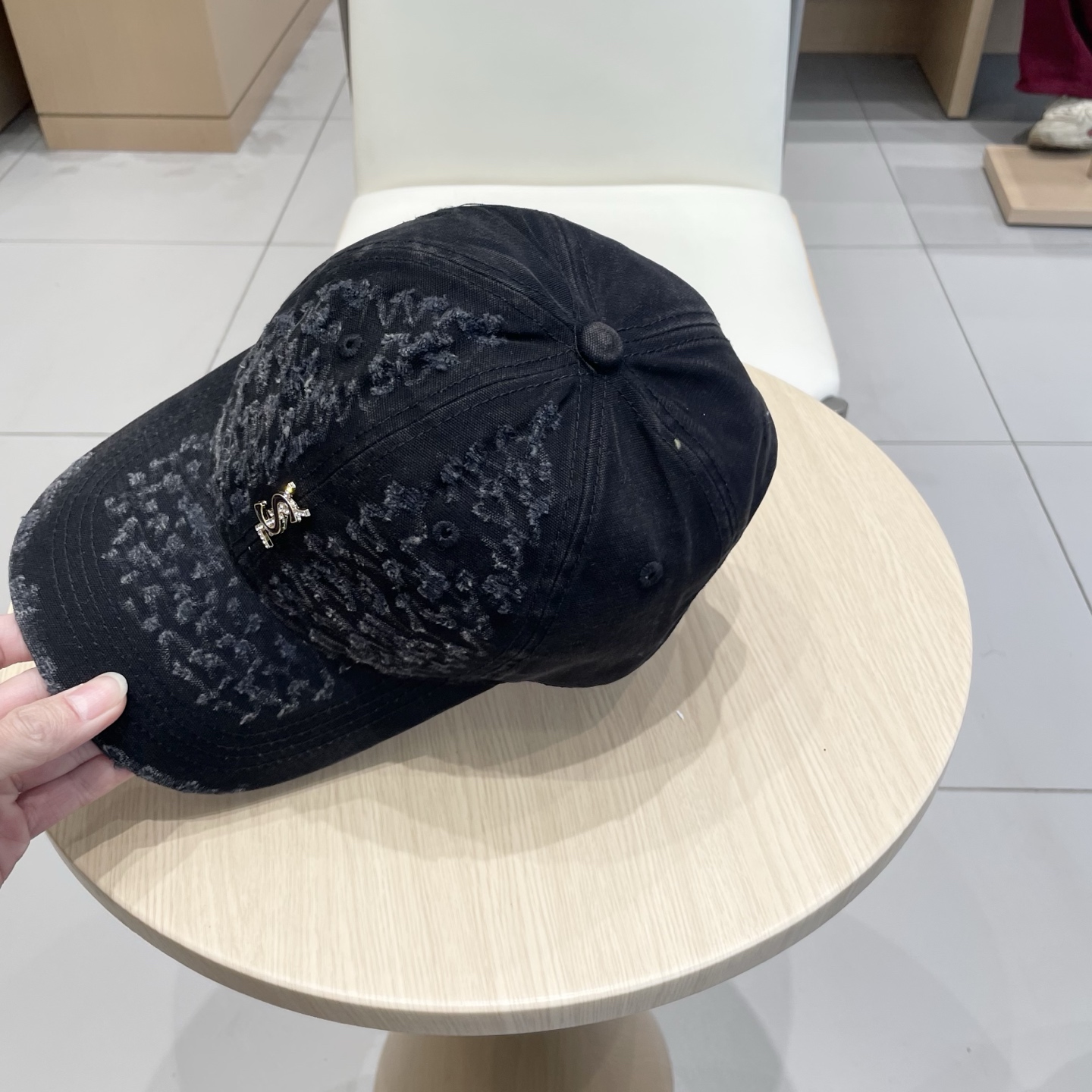  圣罗兰棒球帽女2025新款高品质磨毛破洞百搭水洗棉潮牌鸭舌帽显脸小