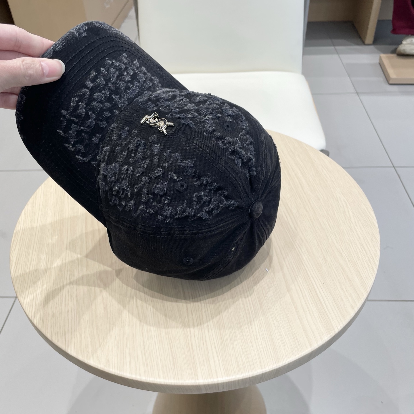  圣罗兰棒球帽女2025新款高品质磨毛破洞百搭水洗棉潮牌鸭舌帽显脸小