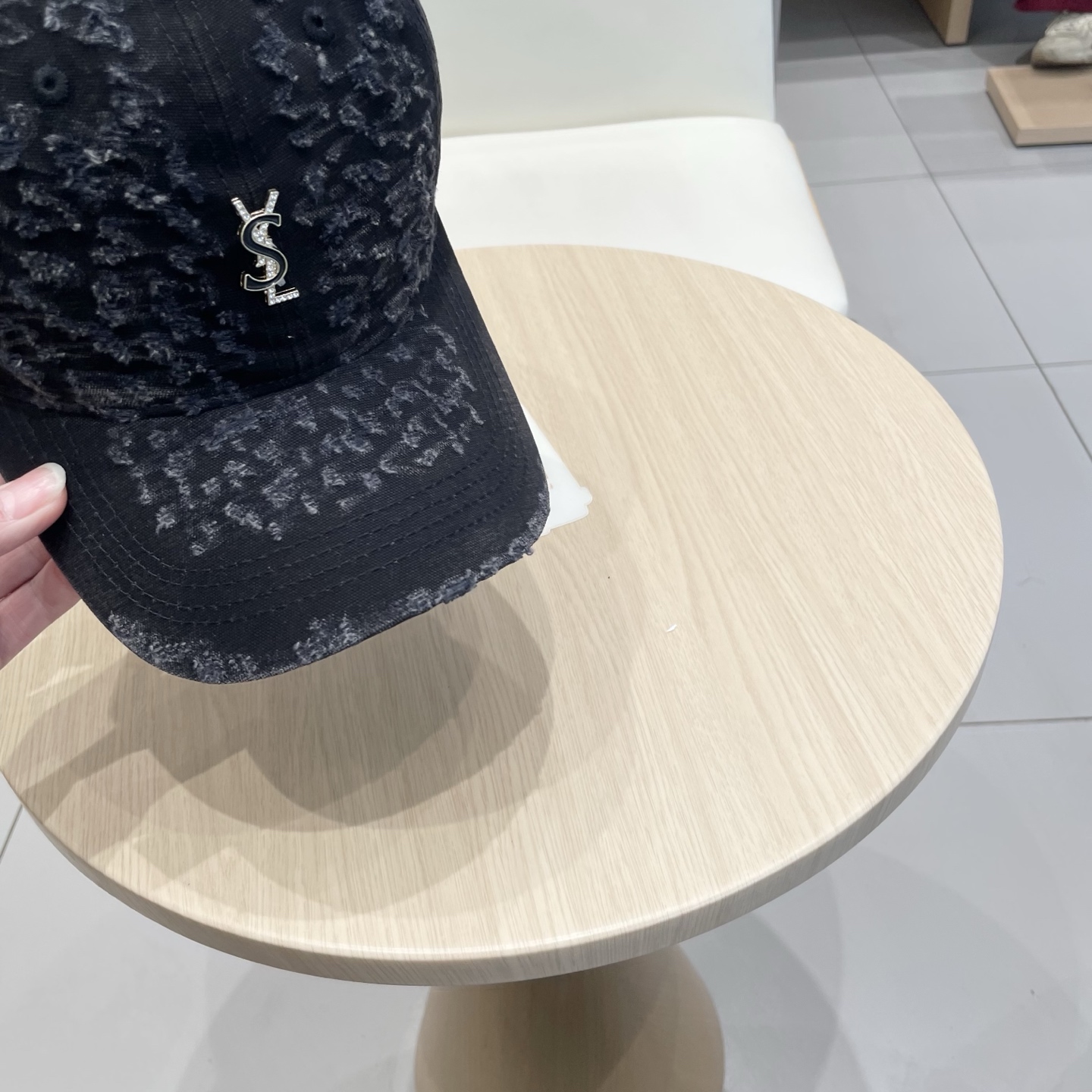  圣罗兰棒球帽女2025新款高品质磨毛破洞百搭水洗棉潮牌鸭舌帽显脸小