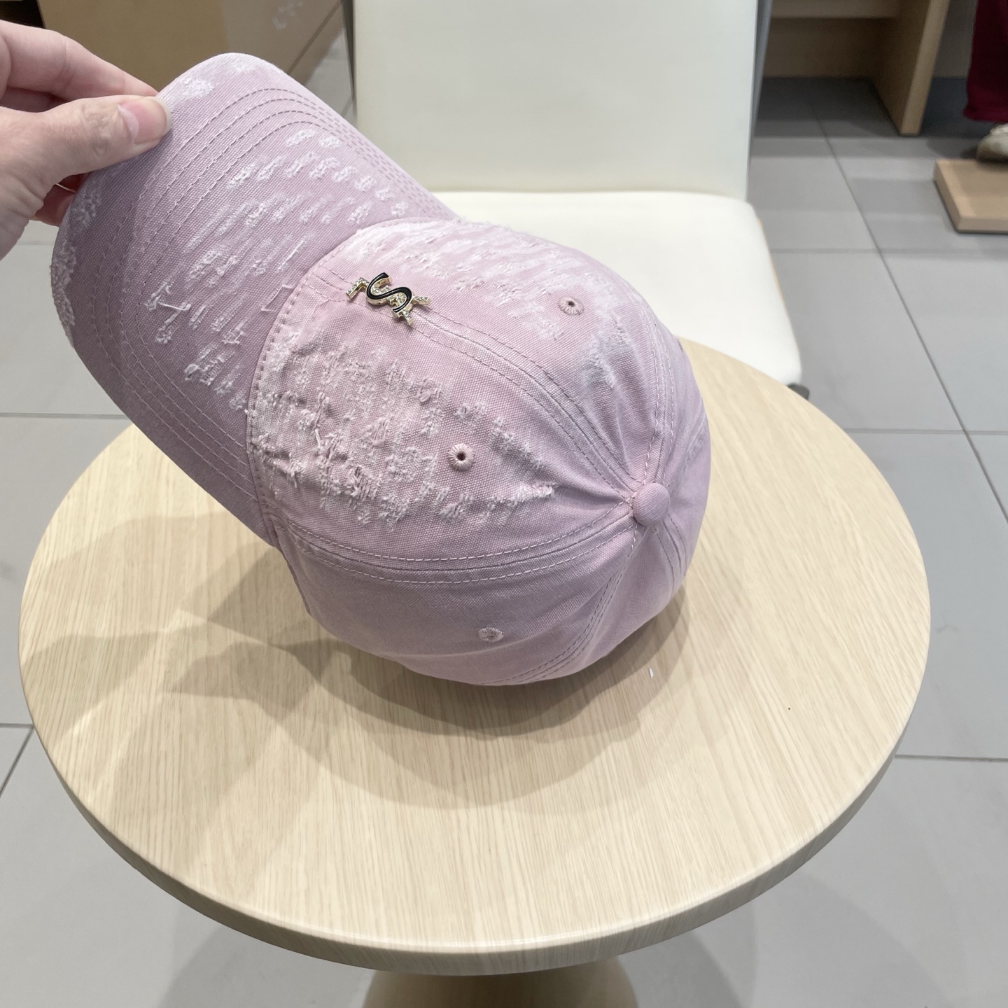  圣罗兰棒球帽女2025新款高品质磨毛破洞百搭水洗棉潮牌鸭舌帽显脸小