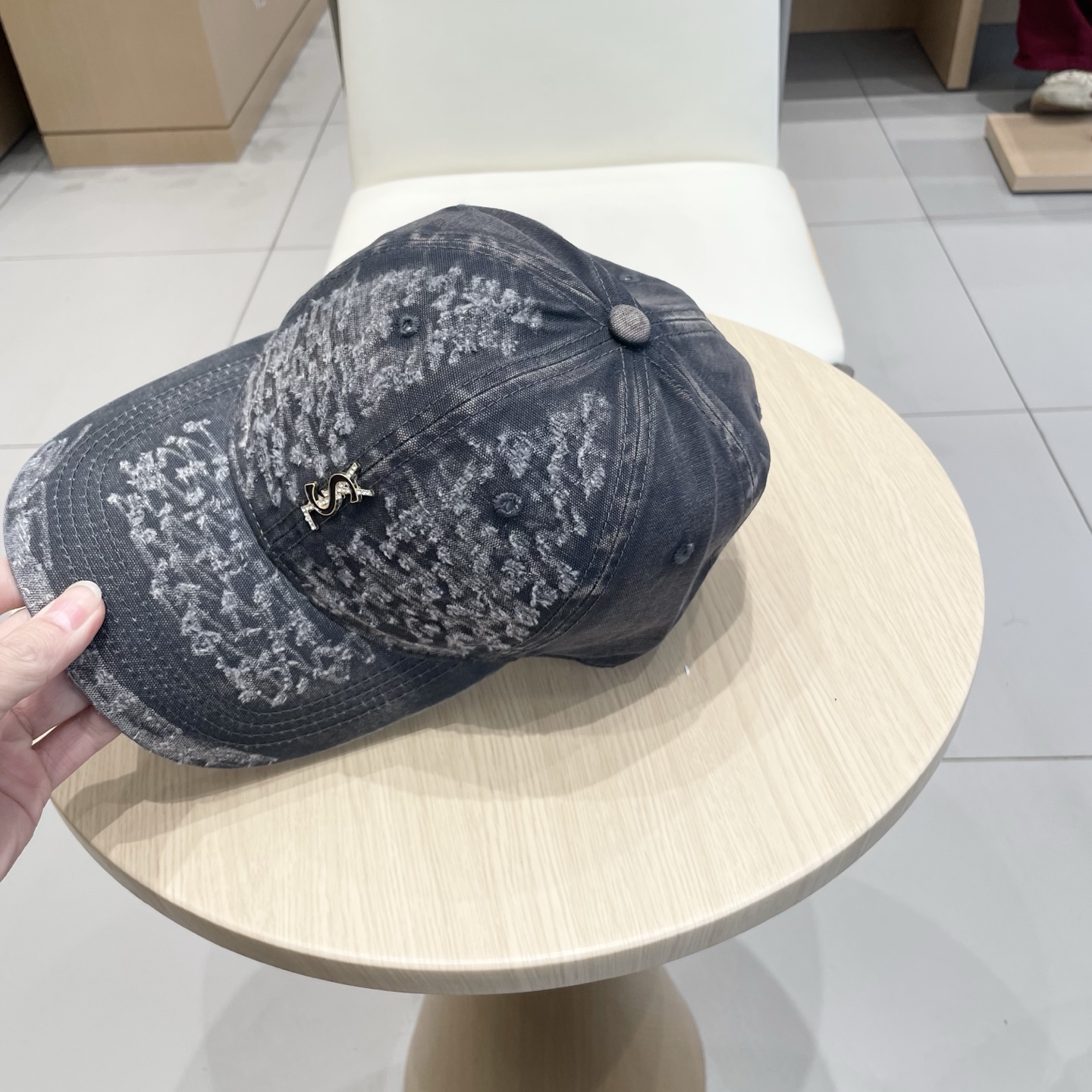  圣罗兰棒球帽女2025新款高品质磨毛破洞百搭水洗棉潮牌鸭舌帽显脸小