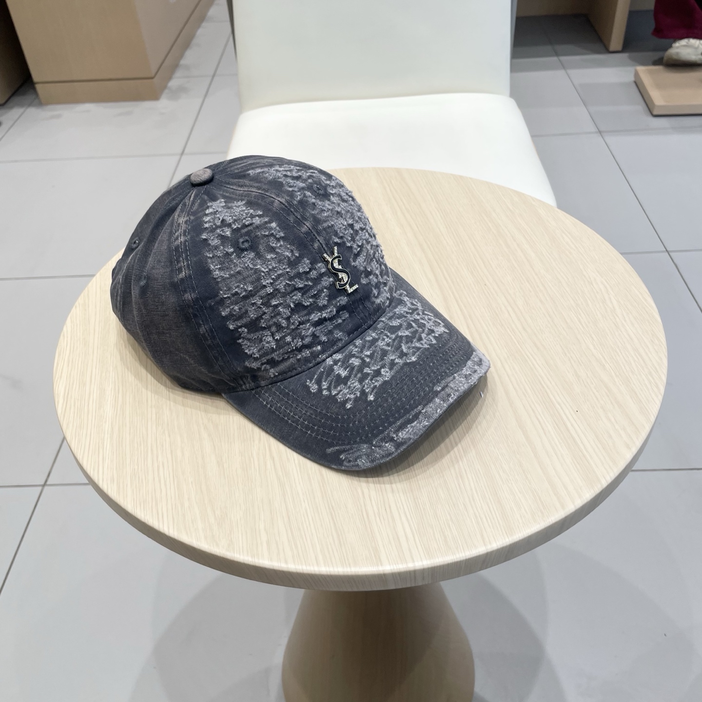  圣罗兰棒球帽女2025新款高品质磨毛破洞百搭水洗棉潮牌鸭舌帽显脸小