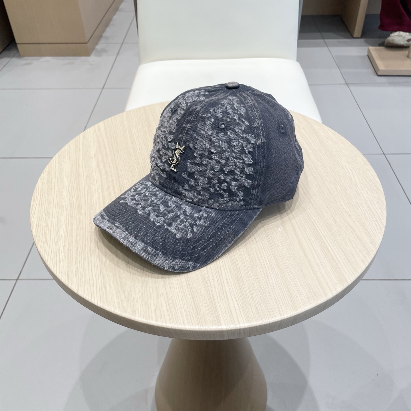  圣罗兰棒球帽女2025新款高品质磨毛破洞百搭水洗棉潮牌鸭舌帽显脸小