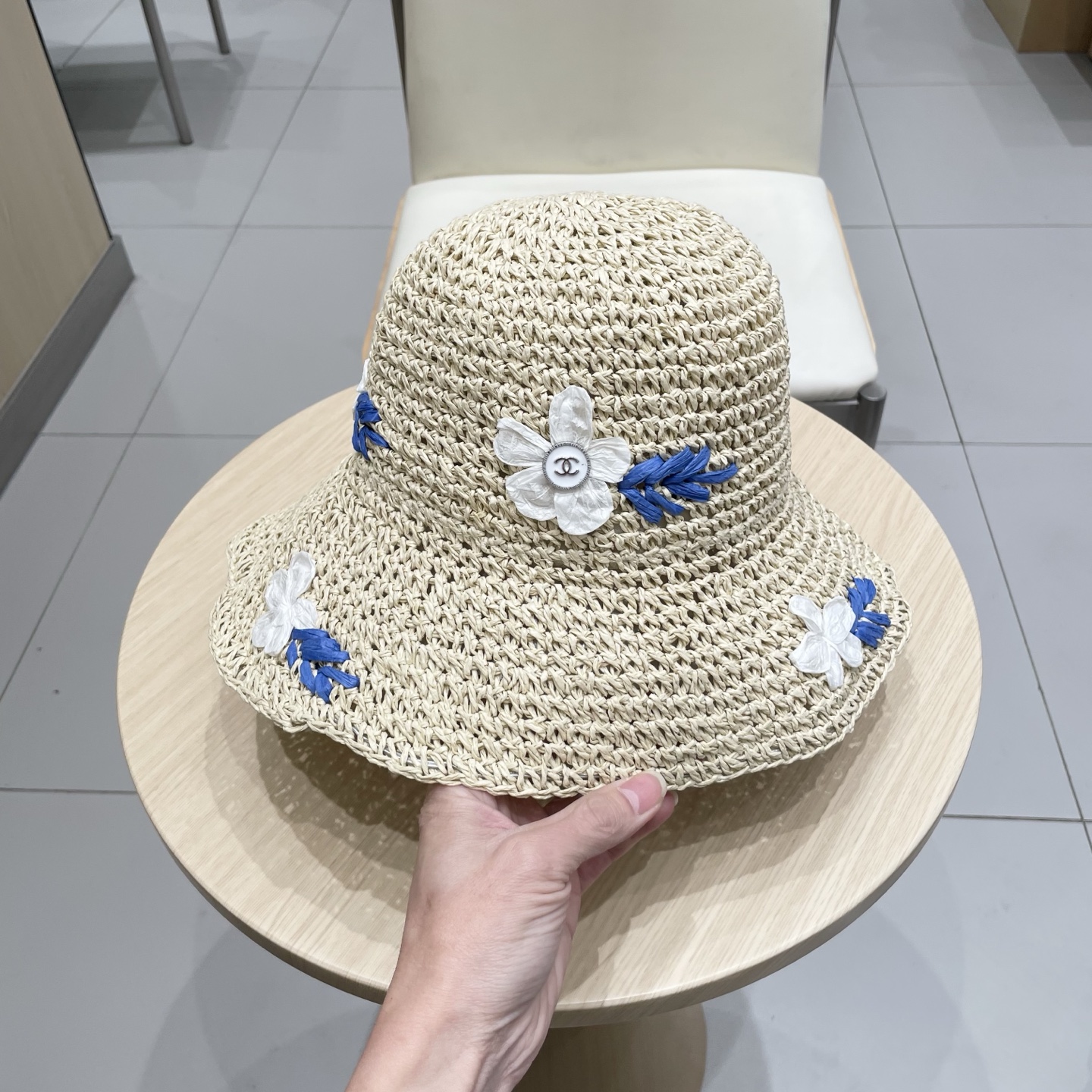 Chanel 手工草编花朵草帽女夏季镂空大檐遮阳防晒法式海边沙滩度假渔夫帽