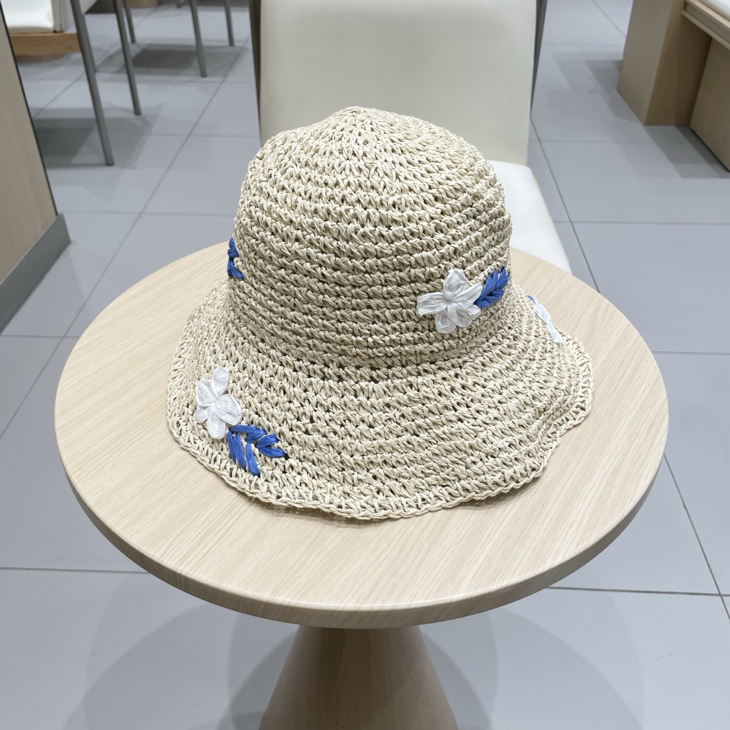  Chanel 手工草编花朵草帽女夏季镂空大檐遮阳防晒法式海边沙滩度假渔夫帽