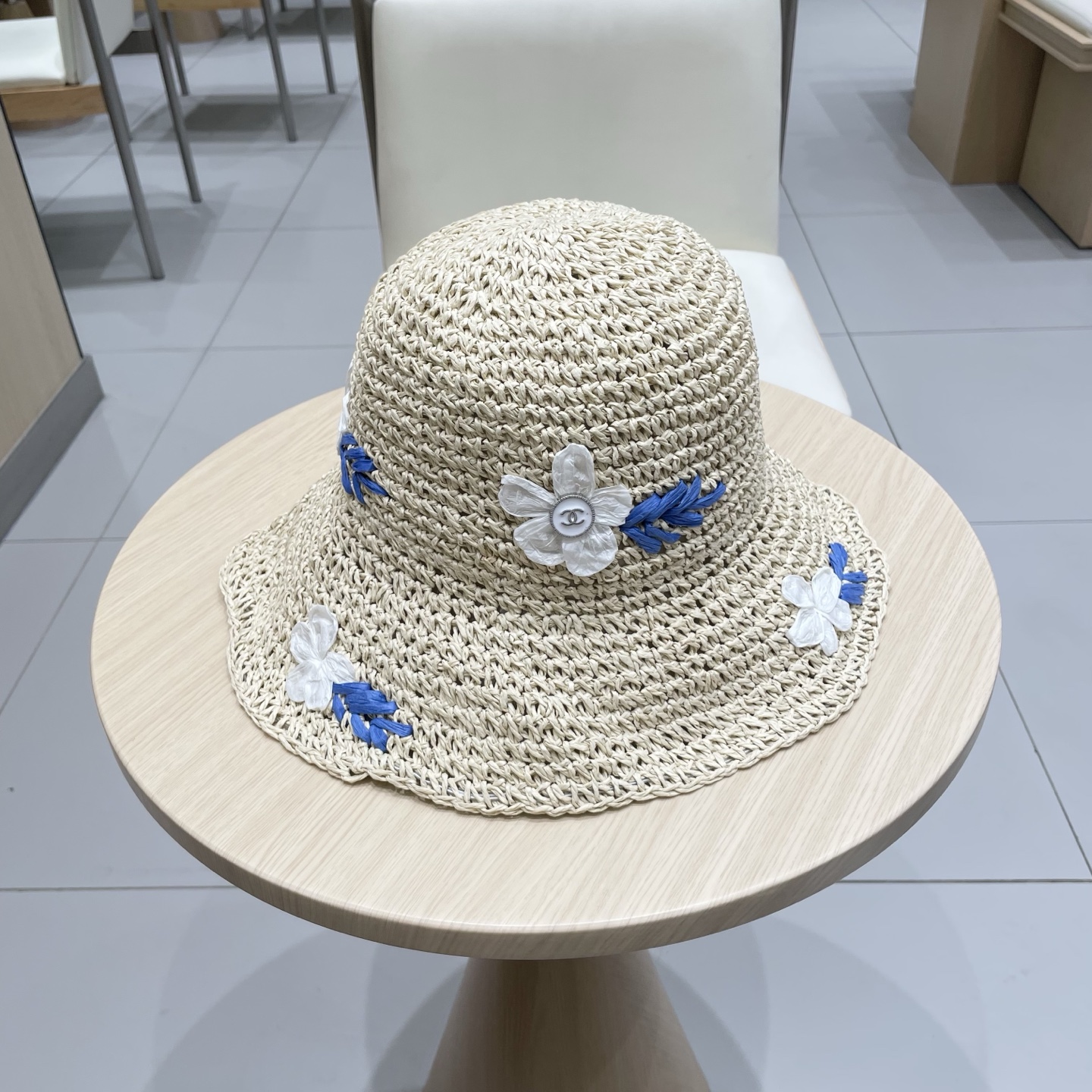  Chanel 手工草编花朵草帽女夏季镂空大檐遮阳防晒法式海边沙滩度假渔夫帽