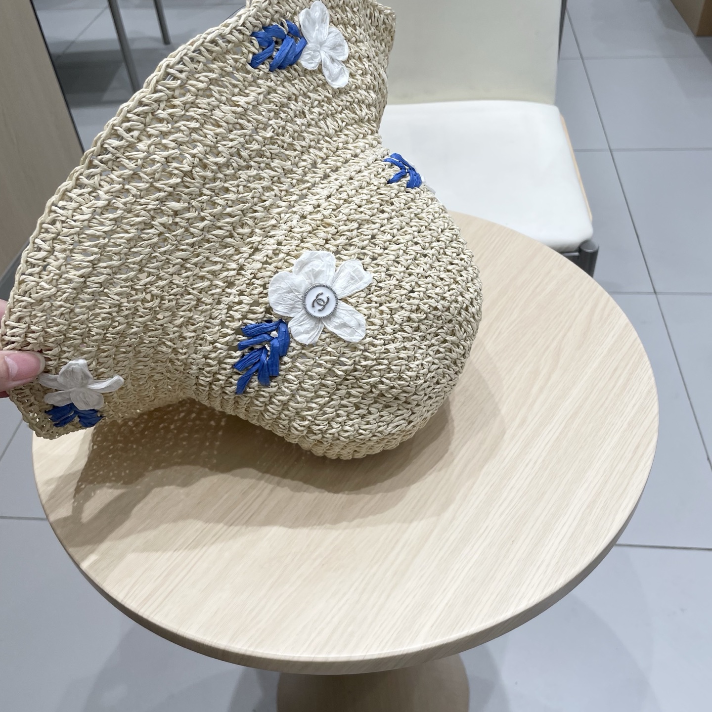  Chanel 手工草编花朵草帽女夏季镂空大檐遮阳防晒法式海边沙滩度假渔夫帽