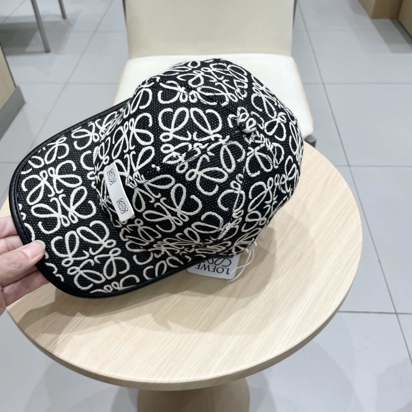  罗意威loewe🧢罗意威Loewe～新款棒球帽🧢，简约刺绣经典logo，质感超级赞👍，精致大牌范，女神