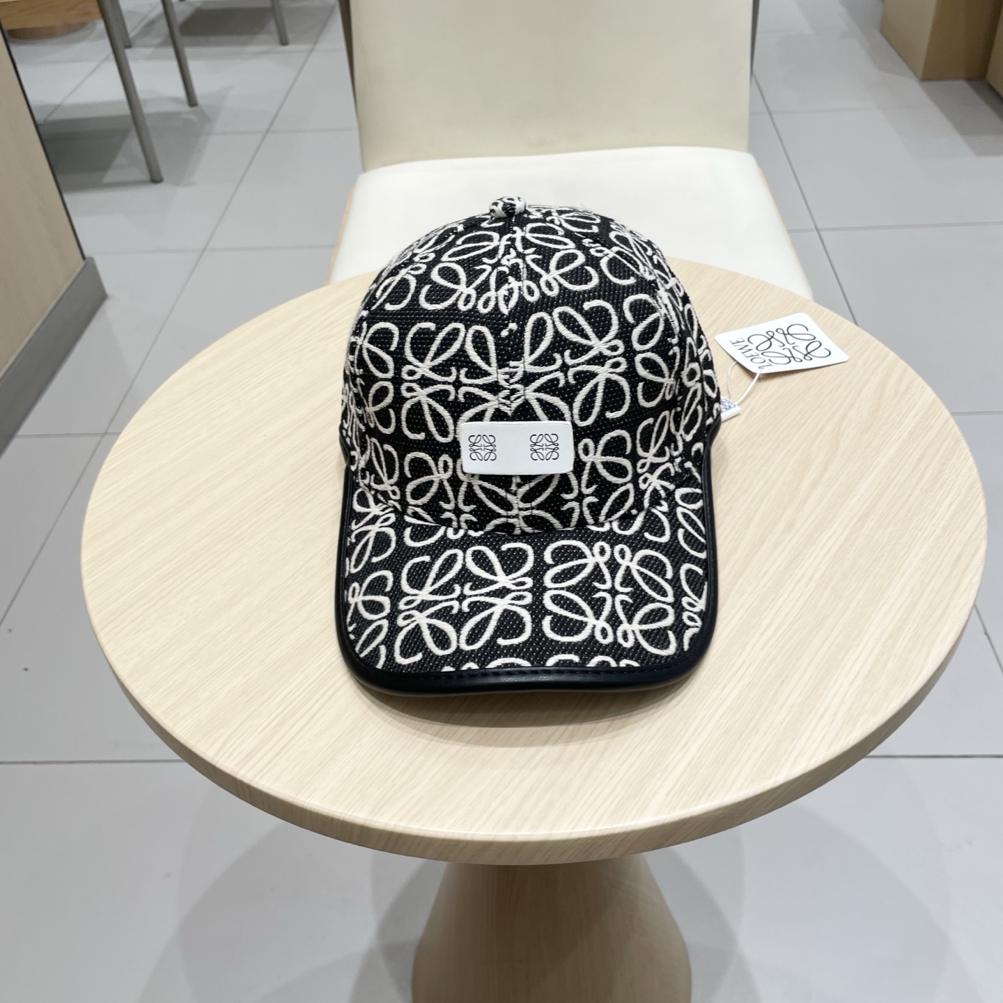 NO:226162,Loewe Loewe ~ New baseball cap, simple embroidery classic logo, super texture, exquisite big brand style, goddess must have artifact, couple hat, straw hat, fisherman hat, baseball cap, hat, loewe, loewe, espadrilles, hats19860909罗意威loewe罗意威Loewe～新款棒球帽,简约刺绣经典logo,质感超级赞,精致大牌范,女神必备神器,情侣款帽子草帽渔夫帽棒球帽,帽子,loewe,loewe,espadrilles,hats,hat