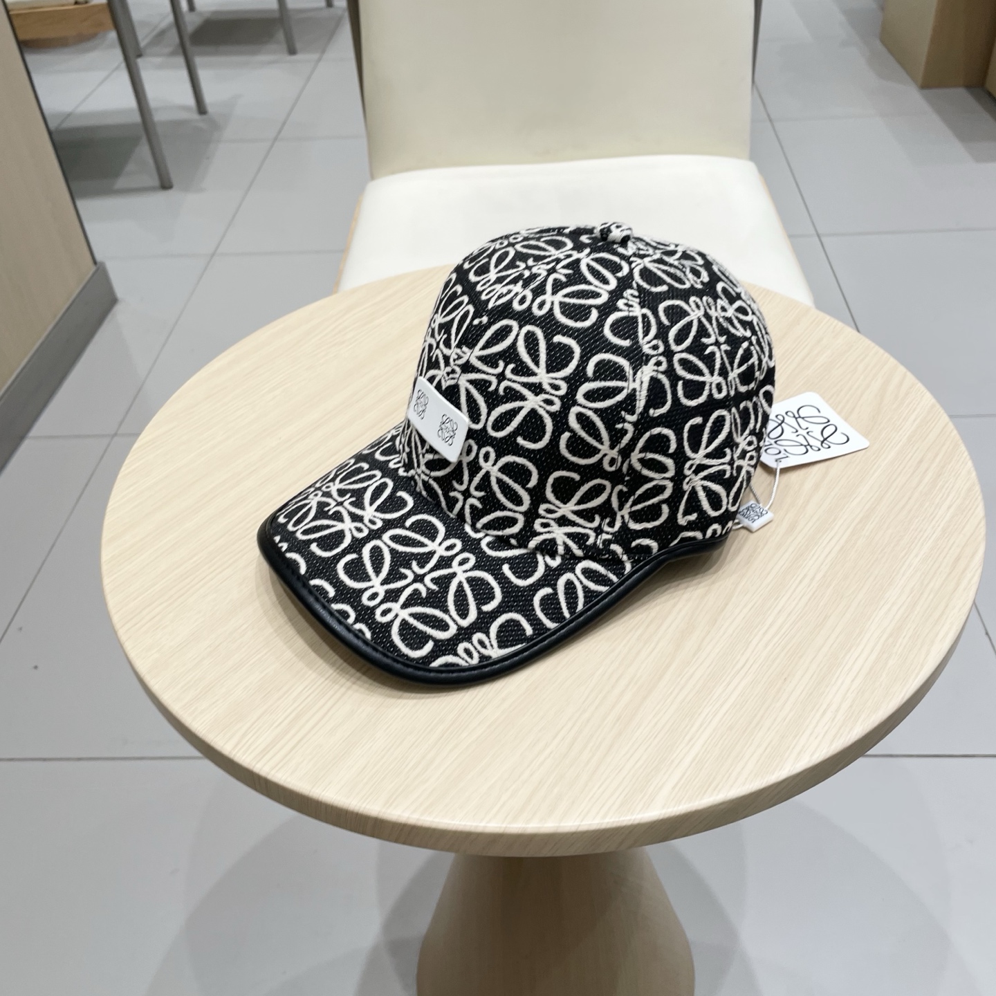  罗意威loewe🧢罗意威Loewe～新款棒球帽🧢，简约刺绣经典logo，质感超级赞👍，精致大牌范，女神