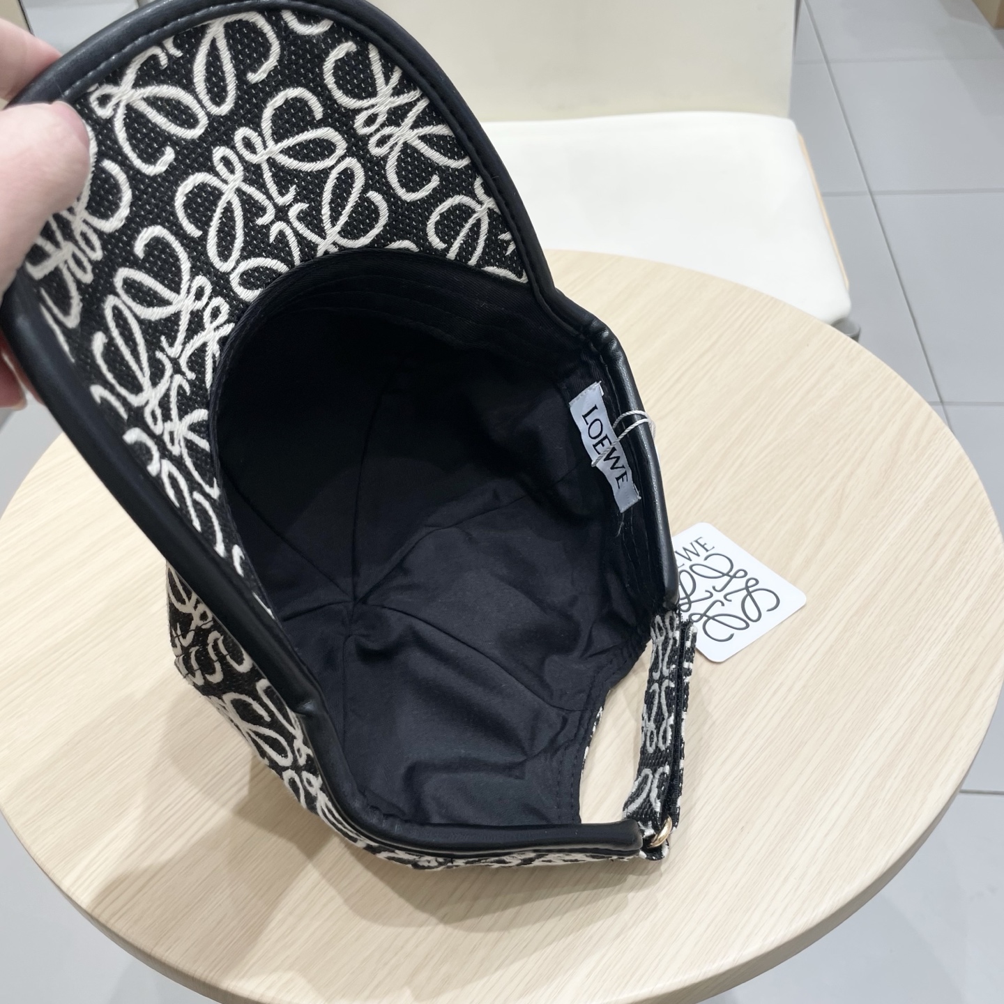  罗意威loewe🧢罗意威Loewe～新款棒球帽🧢，简约刺绣经典logo，质感超级赞👍，精致大牌范，女神