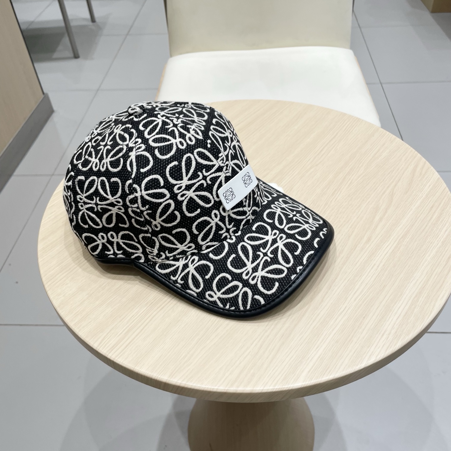  罗意威loewe🧢罗意威Loewe～新款棒球帽🧢，简约刺绣经典logo，质感超级赞👍，精致大牌范，女神