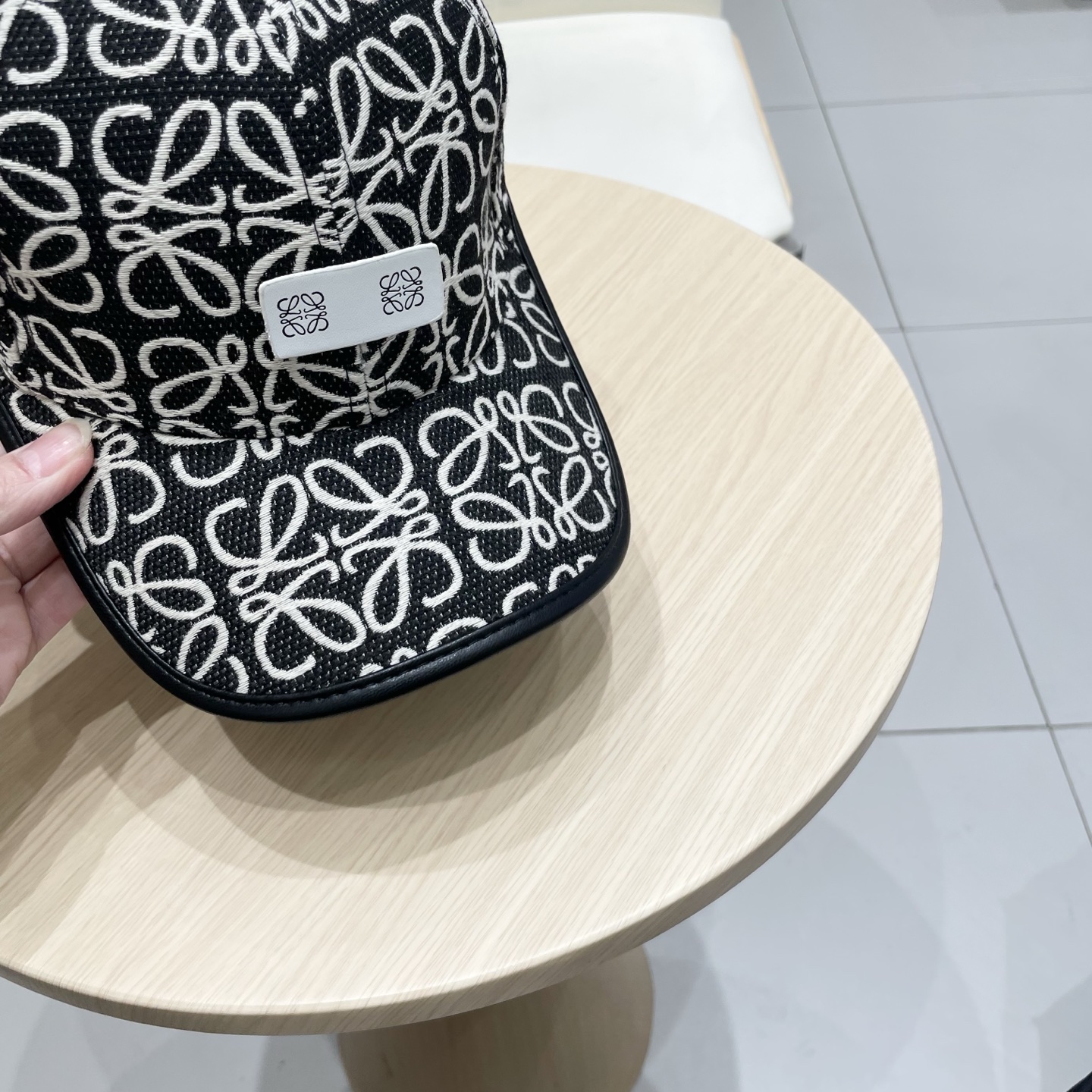  罗意威loewe🧢罗意威Loewe～新款棒球帽🧢，简约刺绣经典logo，质感超级赞👍，精致大牌范，女神