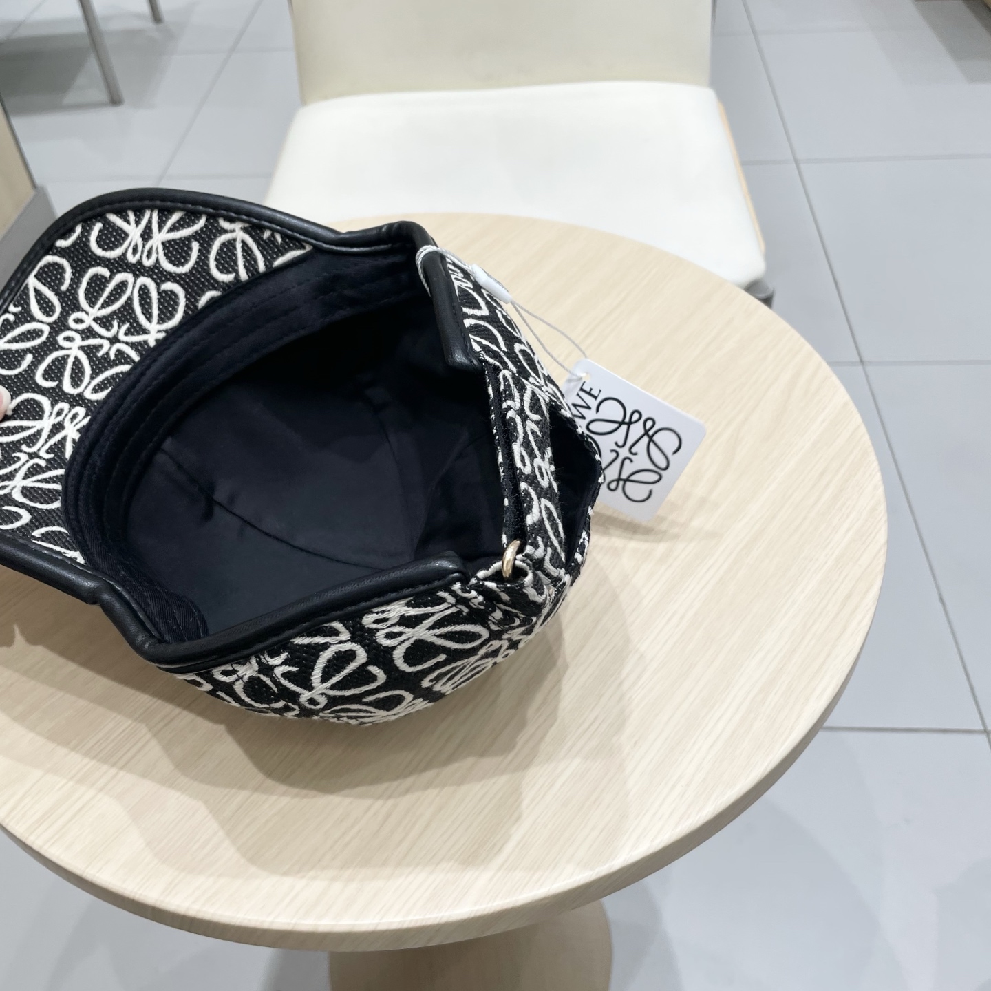  罗意威loewe🧢罗意威Loewe～新款棒球帽🧢，简约刺绣经典logo，质感超级赞👍，精致大牌范，女神