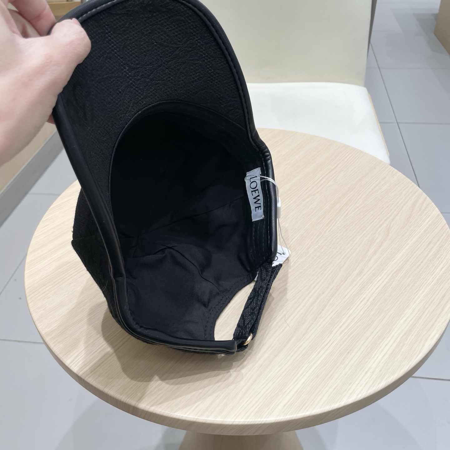  罗意威loewe🧢罗意威Loewe～新款棒球帽🧢，简约刺绣经典logo，质感超级赞👍，精致大牌范，女神