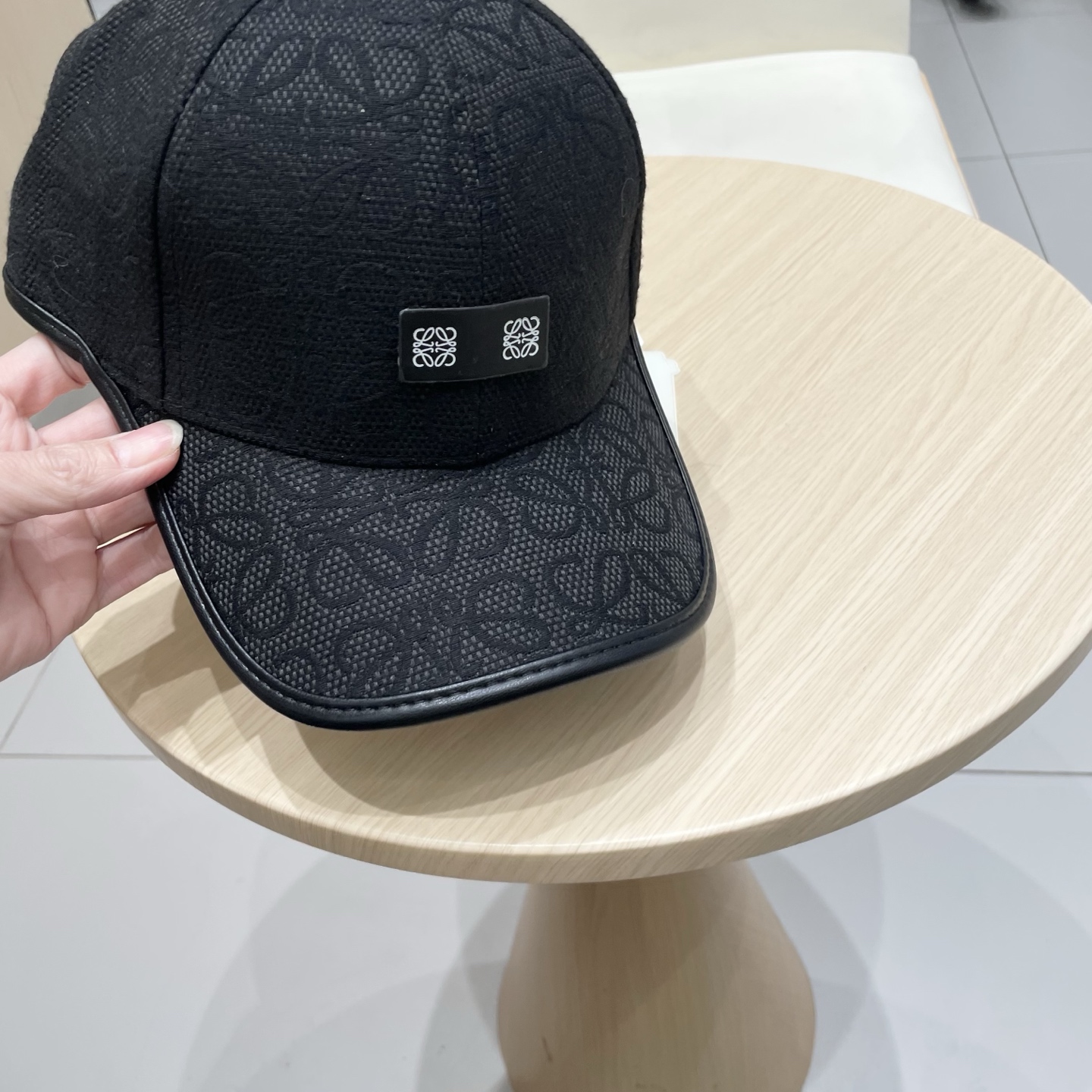  罗意威loewe🧢罗意威Loewe～新款棒球帽🧢，简约刺绣经典logo，质感超级赞👍，精致大牌范，女神