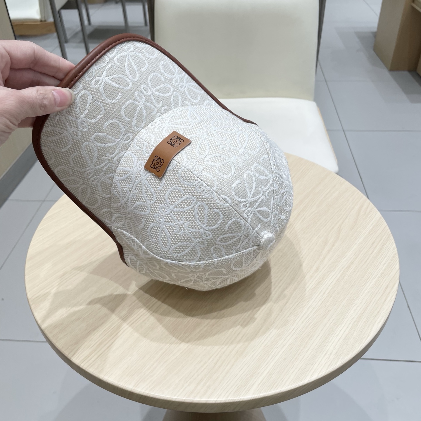  罗意威loewe🧢罗意威Loewe～新款棒球帽🧢，简约刺绣经典logo，质感超级赞👍，精致大牌范，女神