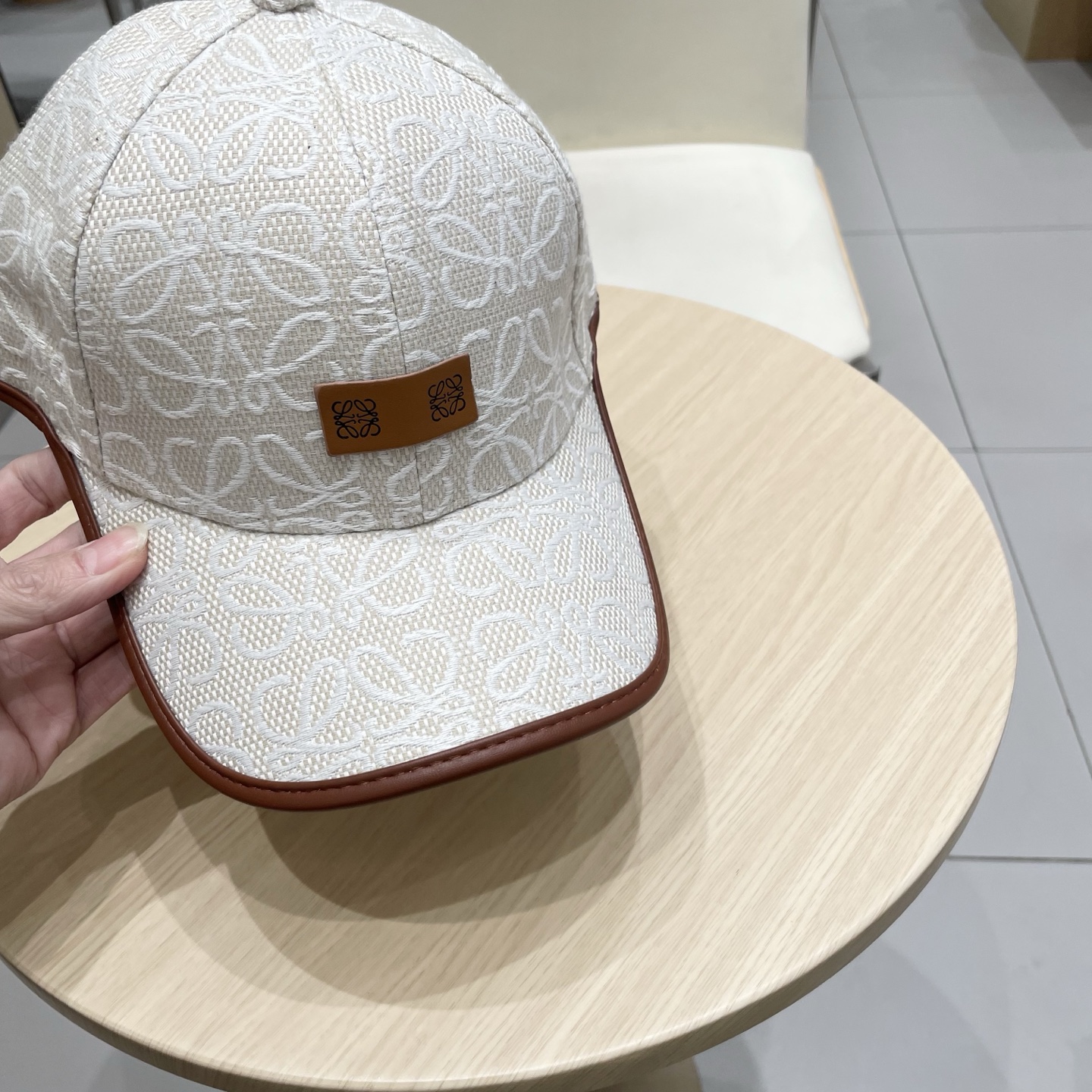  罗意威loewe🧢罗意威Loewe～新款棒球帽🧢，简约刺绣经典logo，质感超级赞👍，精致大牌范，女神