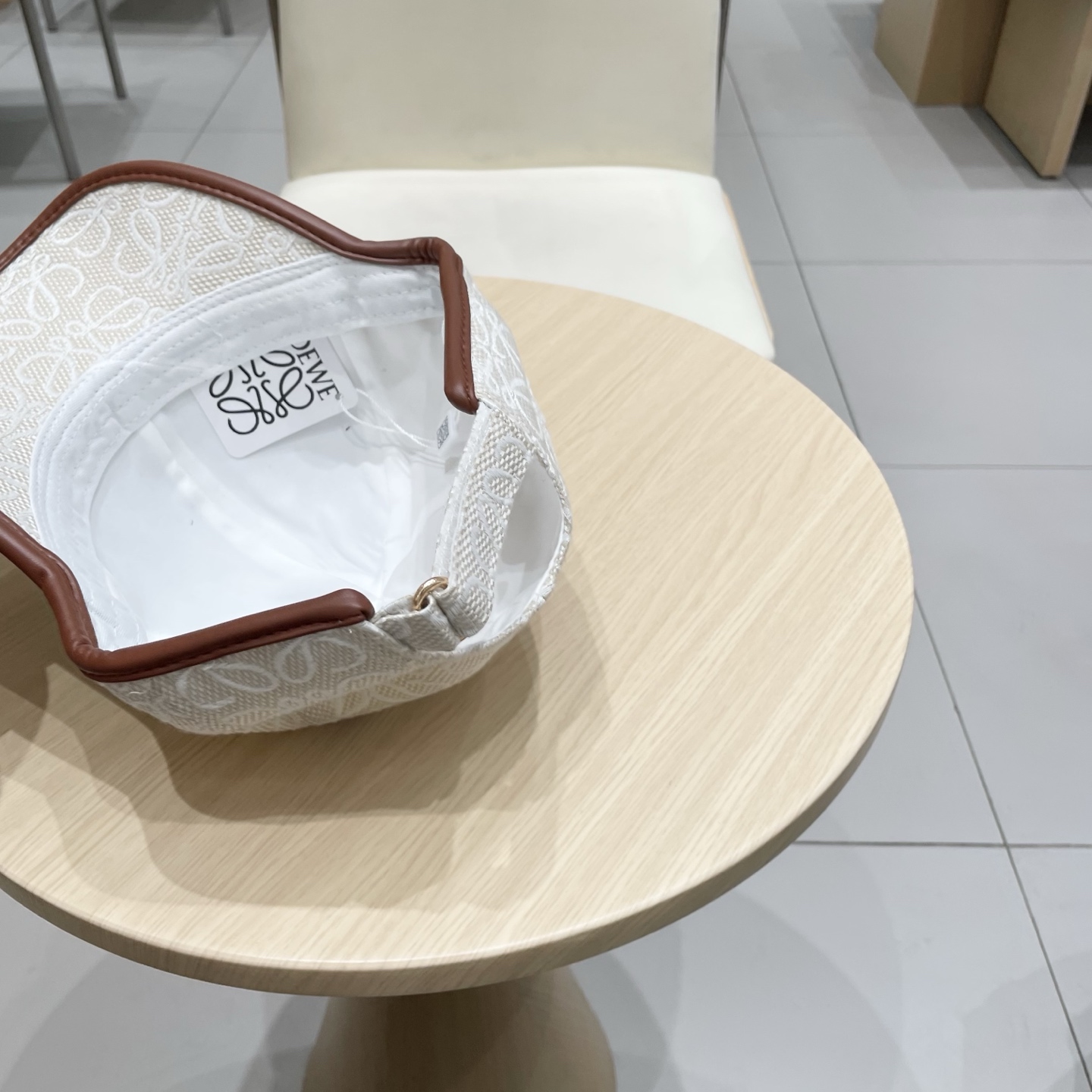  罗意威loewe🧢罗意威Loewe～新款棒球帽🧢，简约刺绣经典logo，质感超级赞👍，精致大牌范，女神