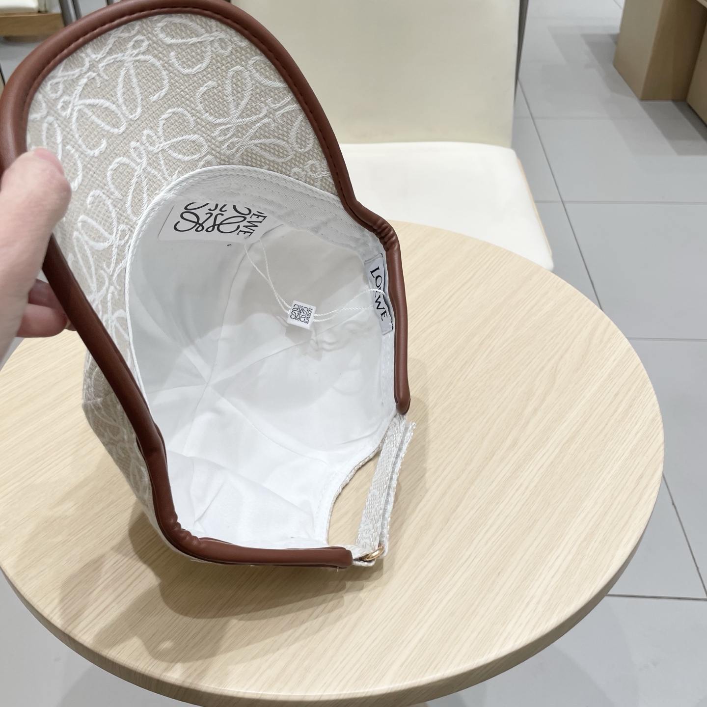  罗意威loewe🧢罗意威Loewe～新款棒球帽🧢，简约刺绣经典logo，质感超级赞👍，精致大牌范，女神