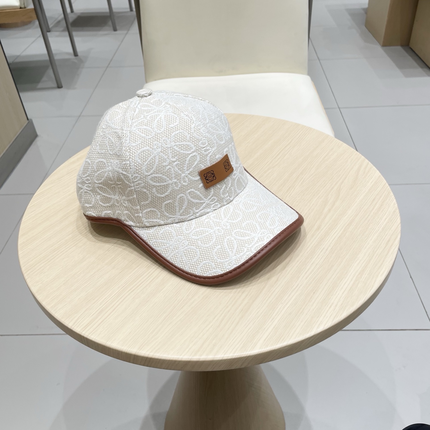  罗意威loewe🧢罗意威Loewe～新款棒球帽🧢，简约刺绣经典logo，质感超级赞👍，精致大牌范，女神