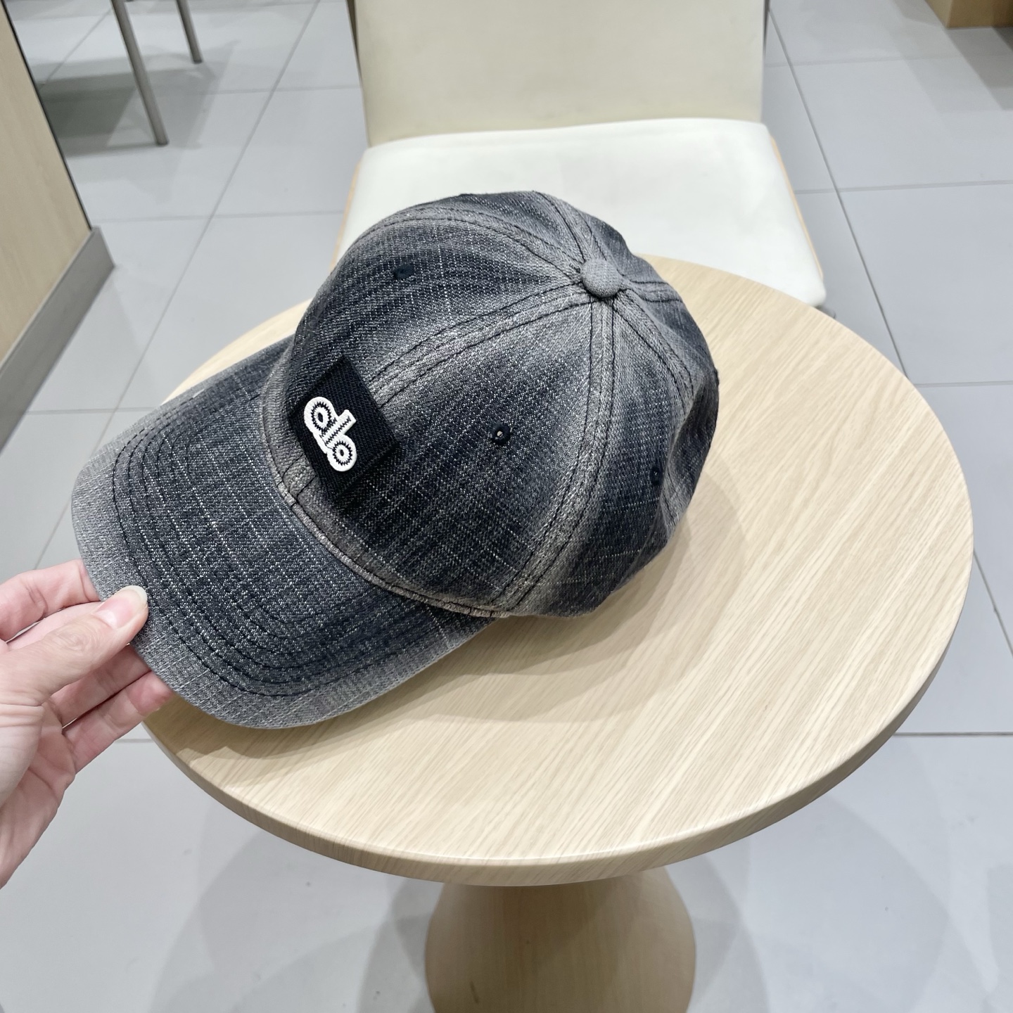  爆款🔥Alo新款棒球帽
定制超薄纯棉面料，简约时尚更透气，超火爆
现货秒发