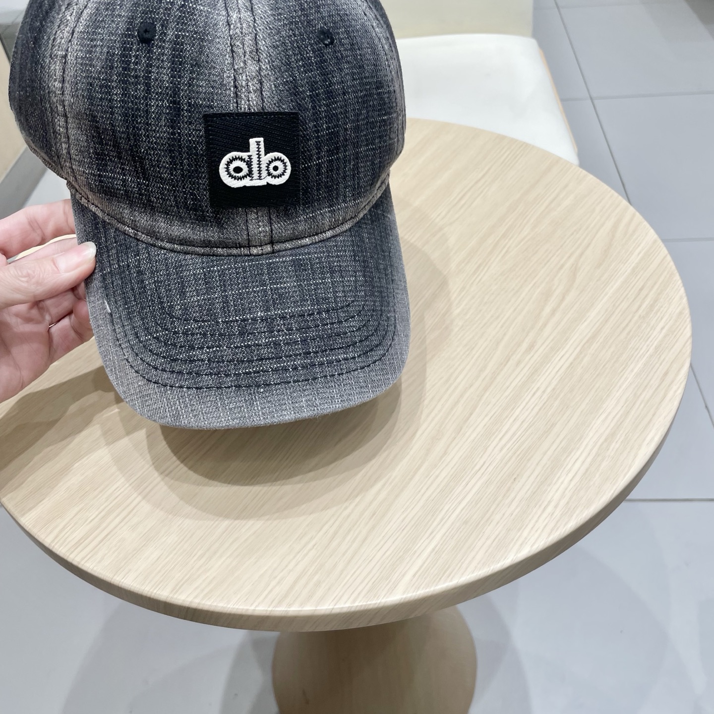  爆款🔥Alo新款棒球帽
定制超薄纯棉面料，简约时尚更透气，超火爆
现货秒发