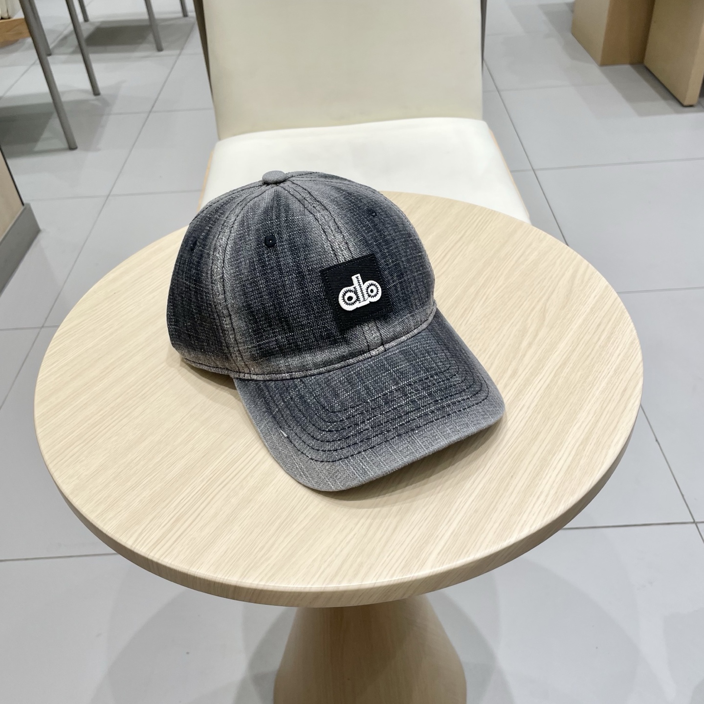  爆款🔥Alo新款棒球帽
定制超薄纯棉面料，简约时尚更透气，超火爆
现货秒发