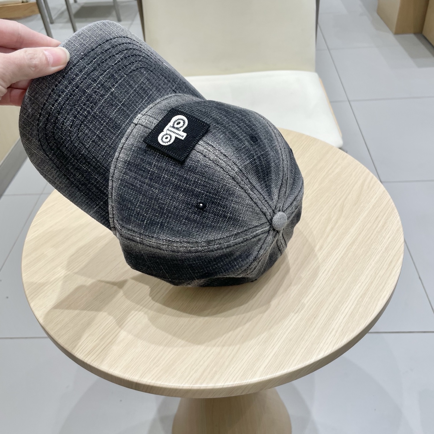  爆款🔥Alo新款棒球帽
定制超薄纯棉面料，简约时尚更透气，超火爆
现货秒发